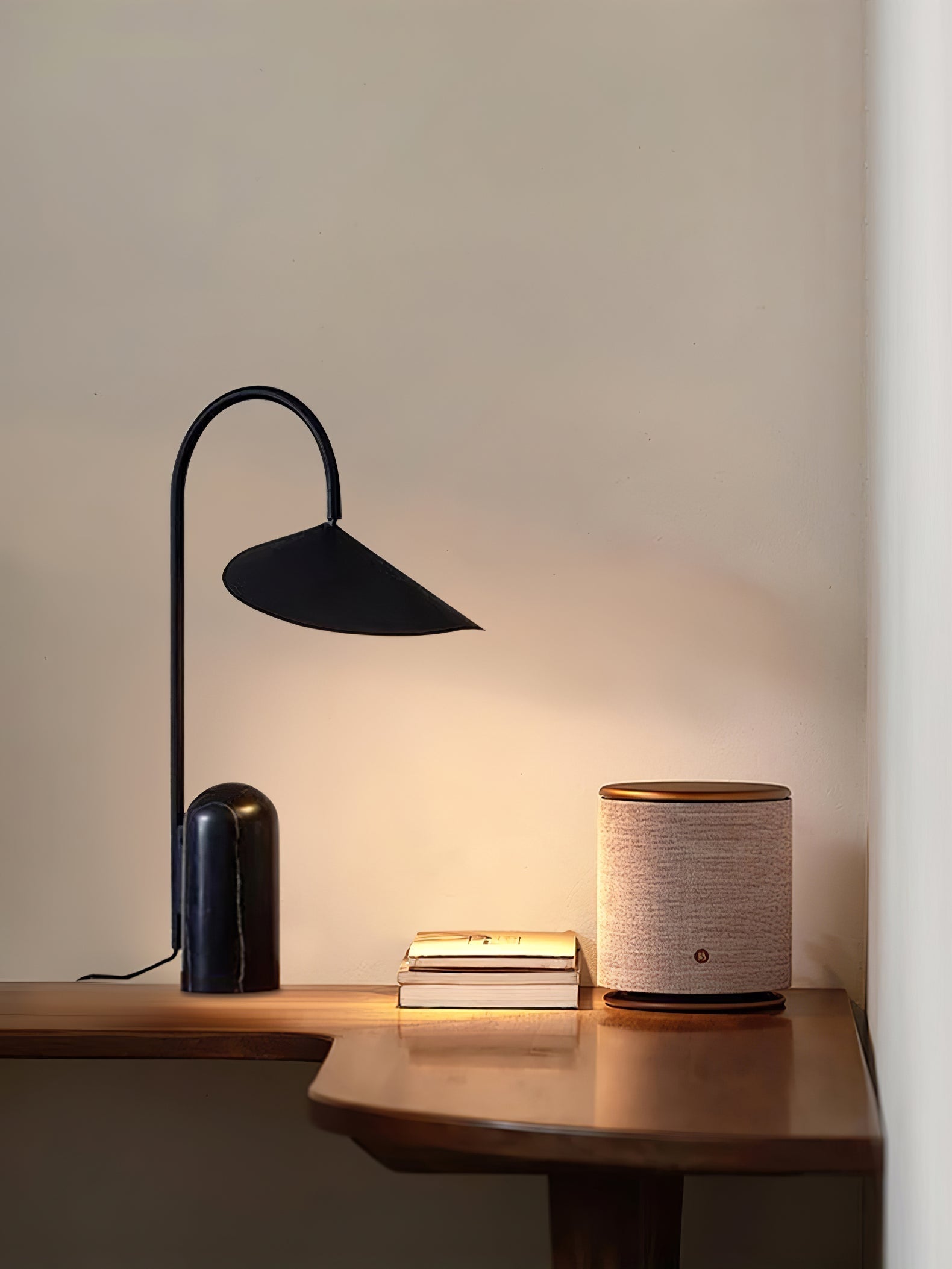 Selva Arc Leaf Table Light