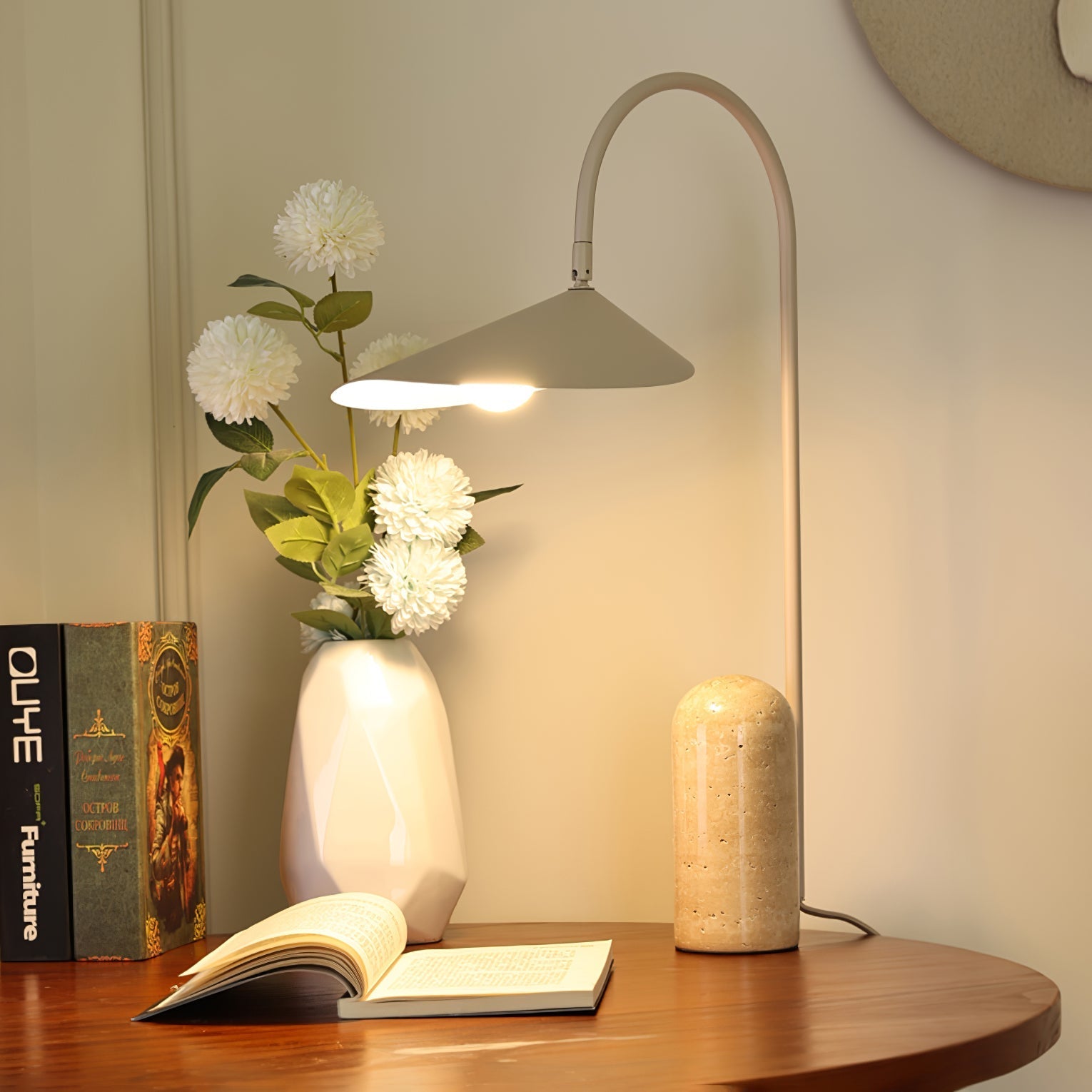 Selva Arc Leaf Table Light