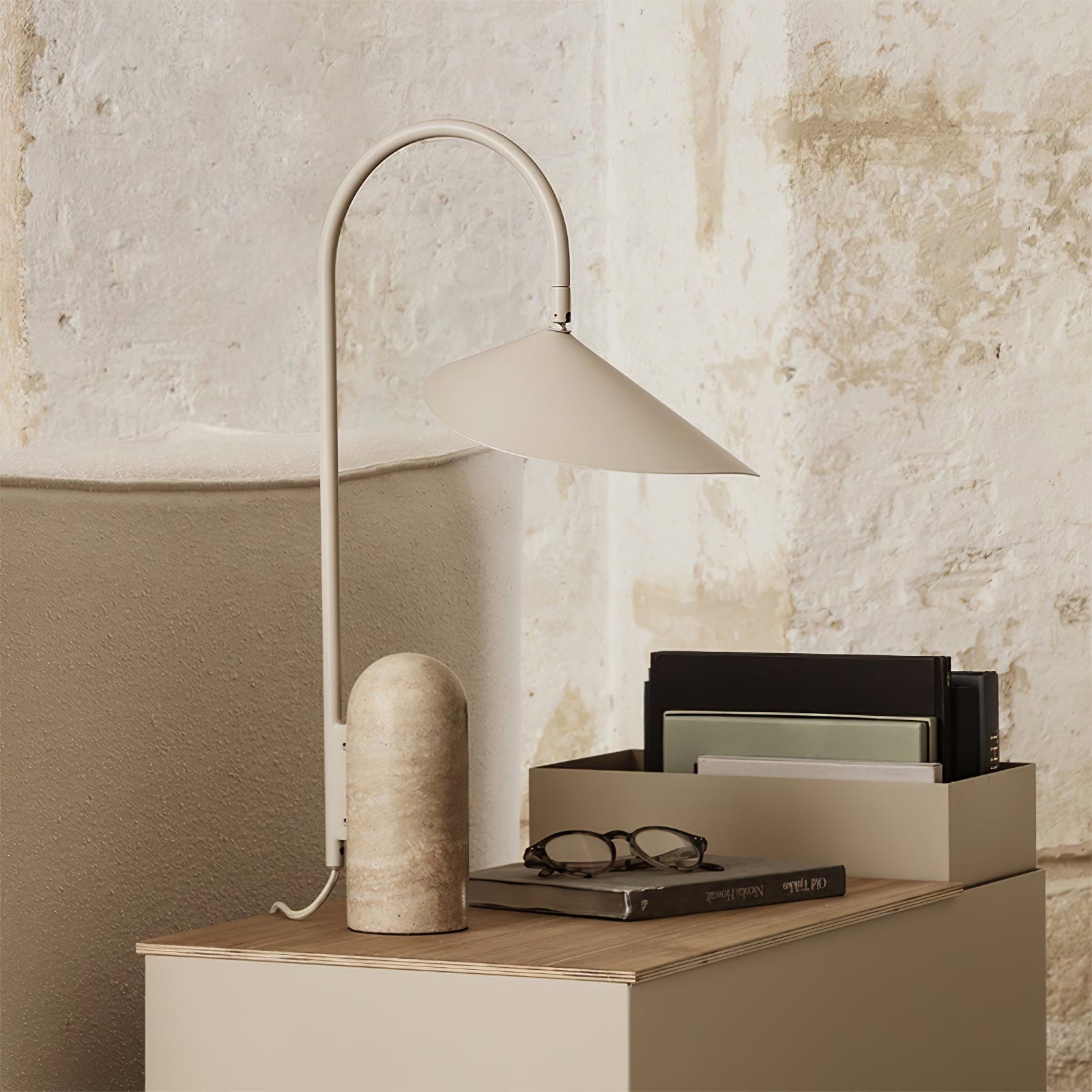 Selva Arc Leaf Table Light