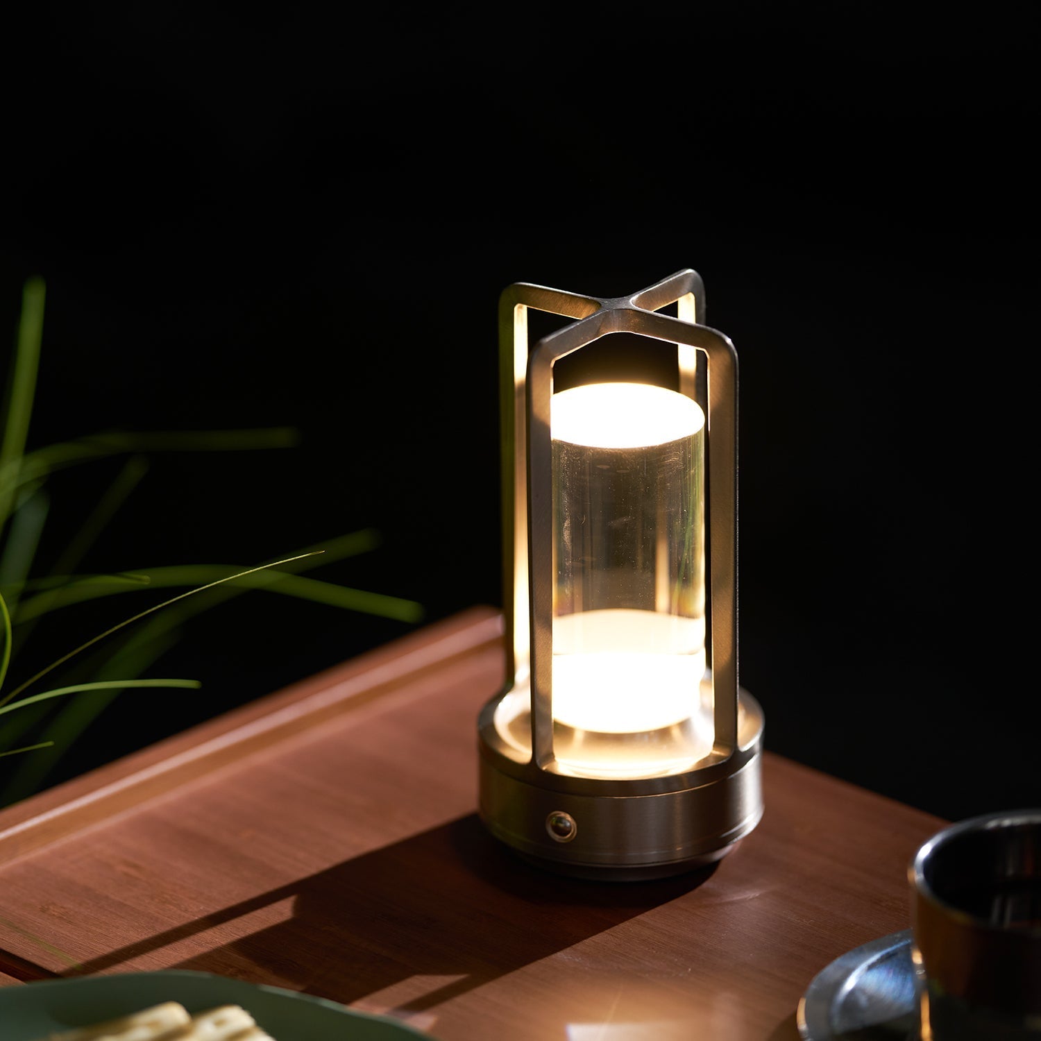 Solvane Rechargeable Table Lamp