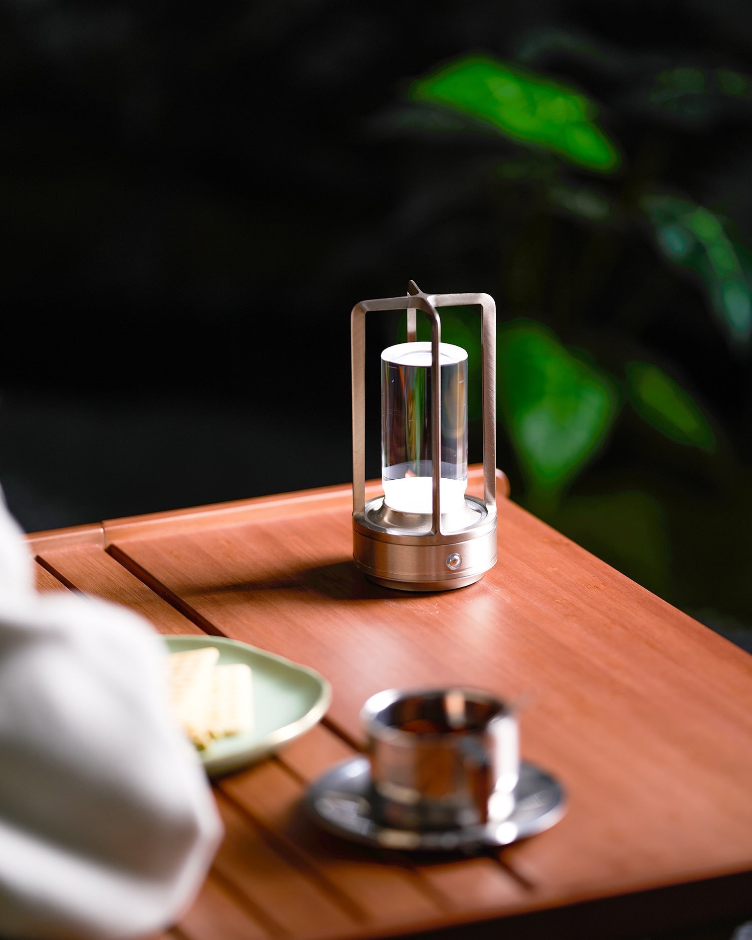 Solvane Rechargeable Table Lamp