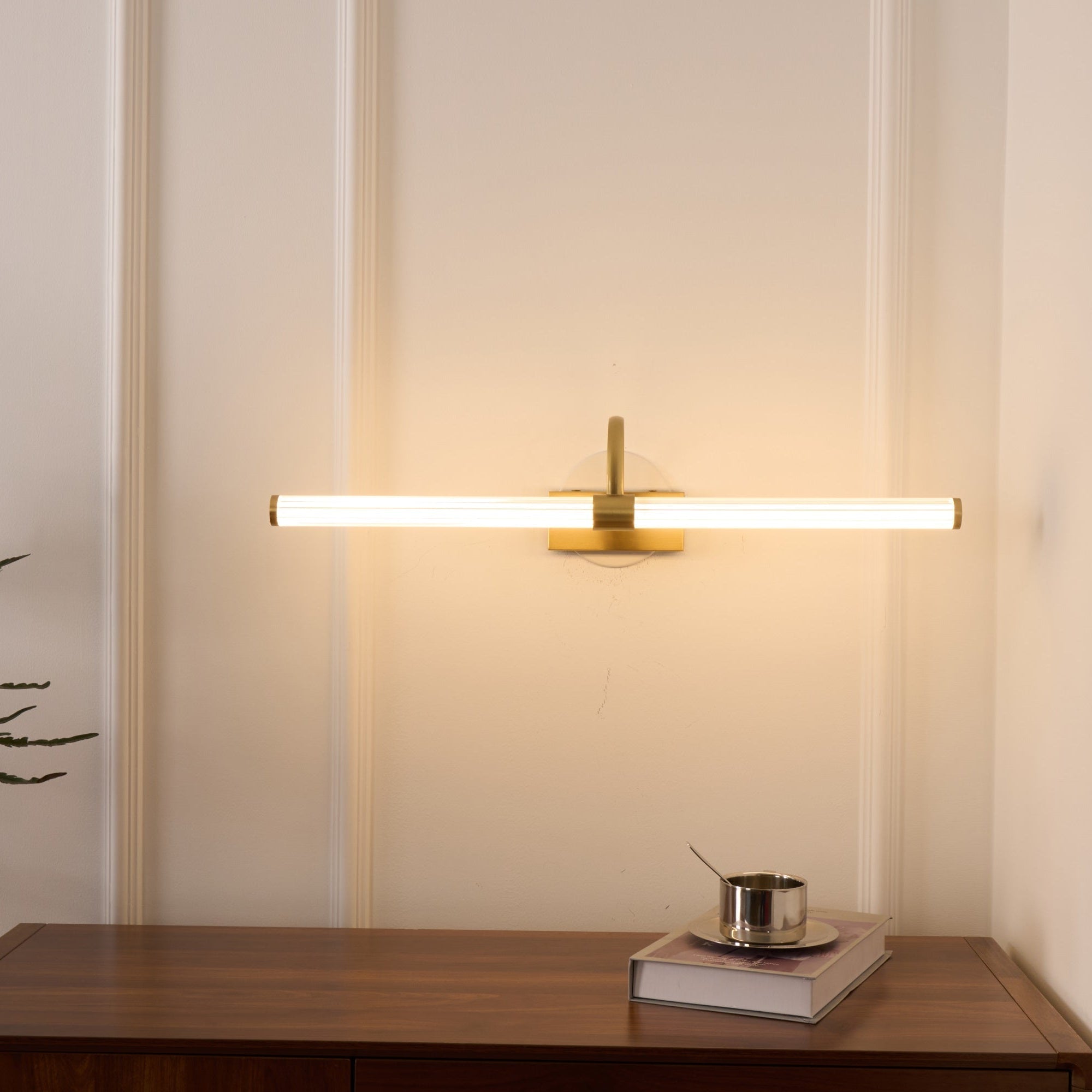 Beryl Modern Minimalist Brass Wall Light