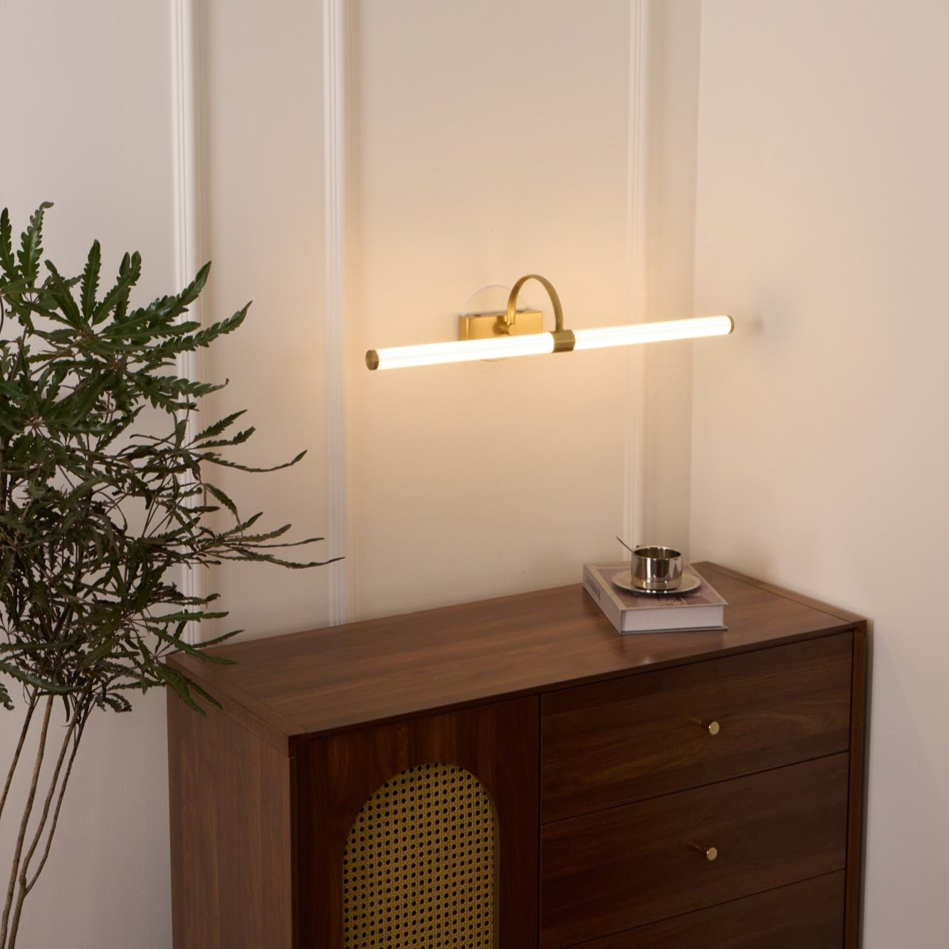 Beryl Modern Minimalist Brass Wall Light