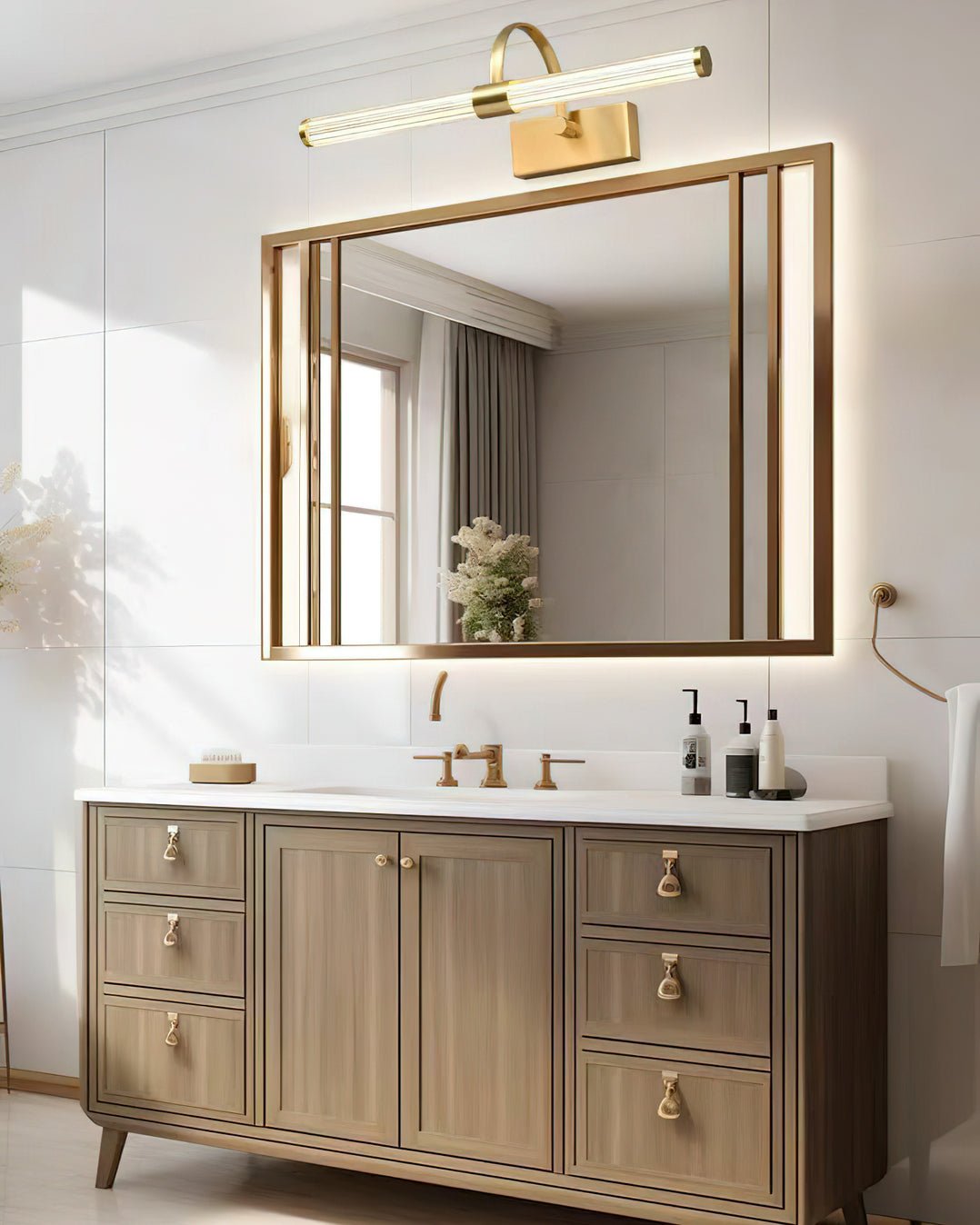 Beryl Modern Minimalist Brass Wall Light