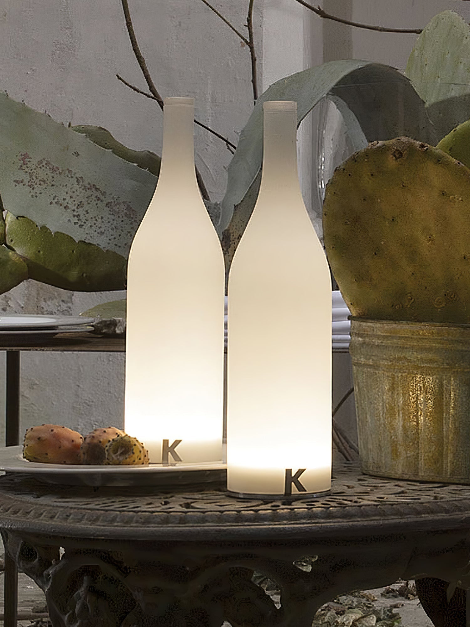 Vino Built-in Battery Table Lamp