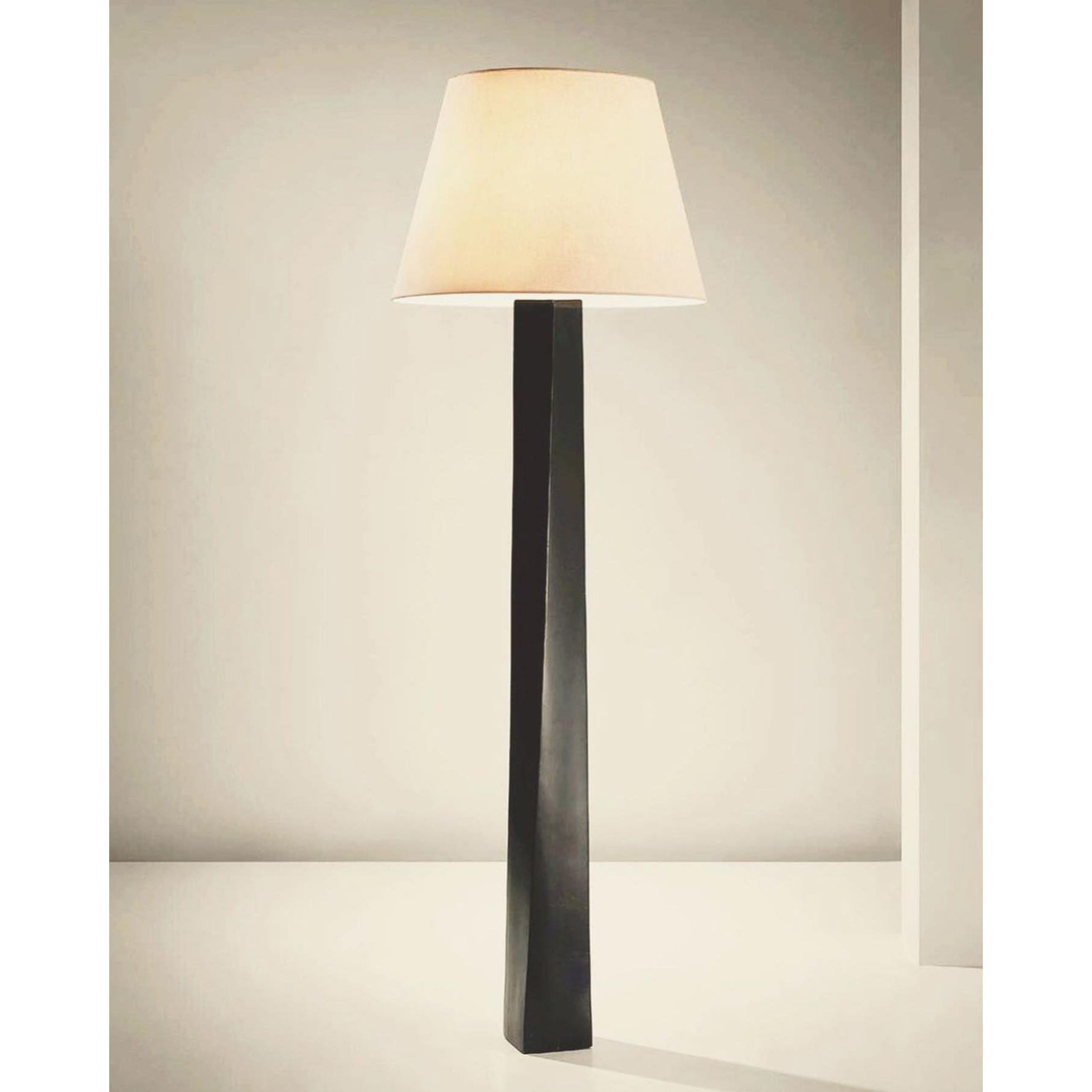 Terioelia Floor Lamp