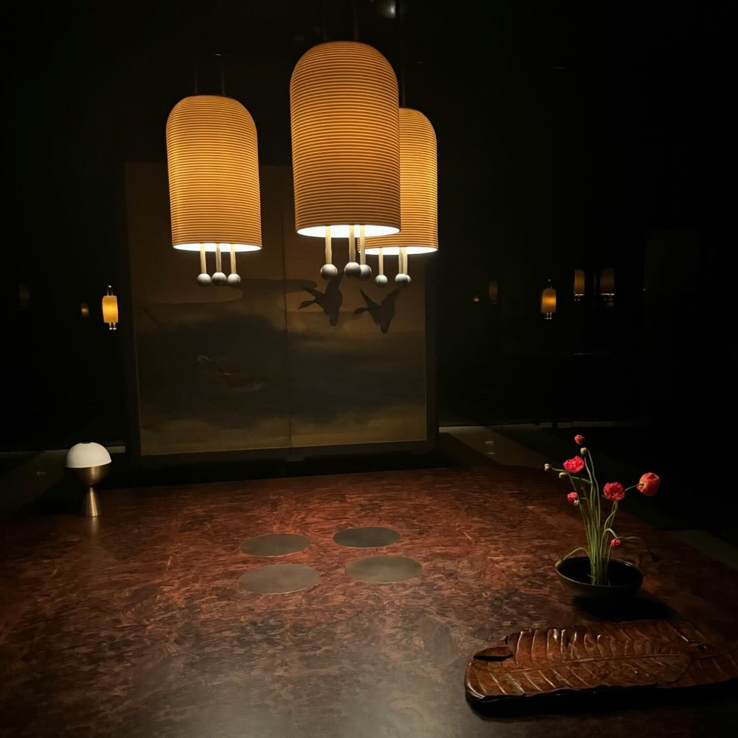 Qir Traditional Elegance Glass Pendant Light