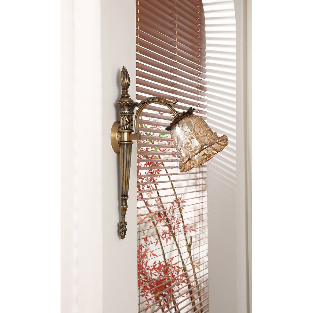 Viraerelia Wall Lamp