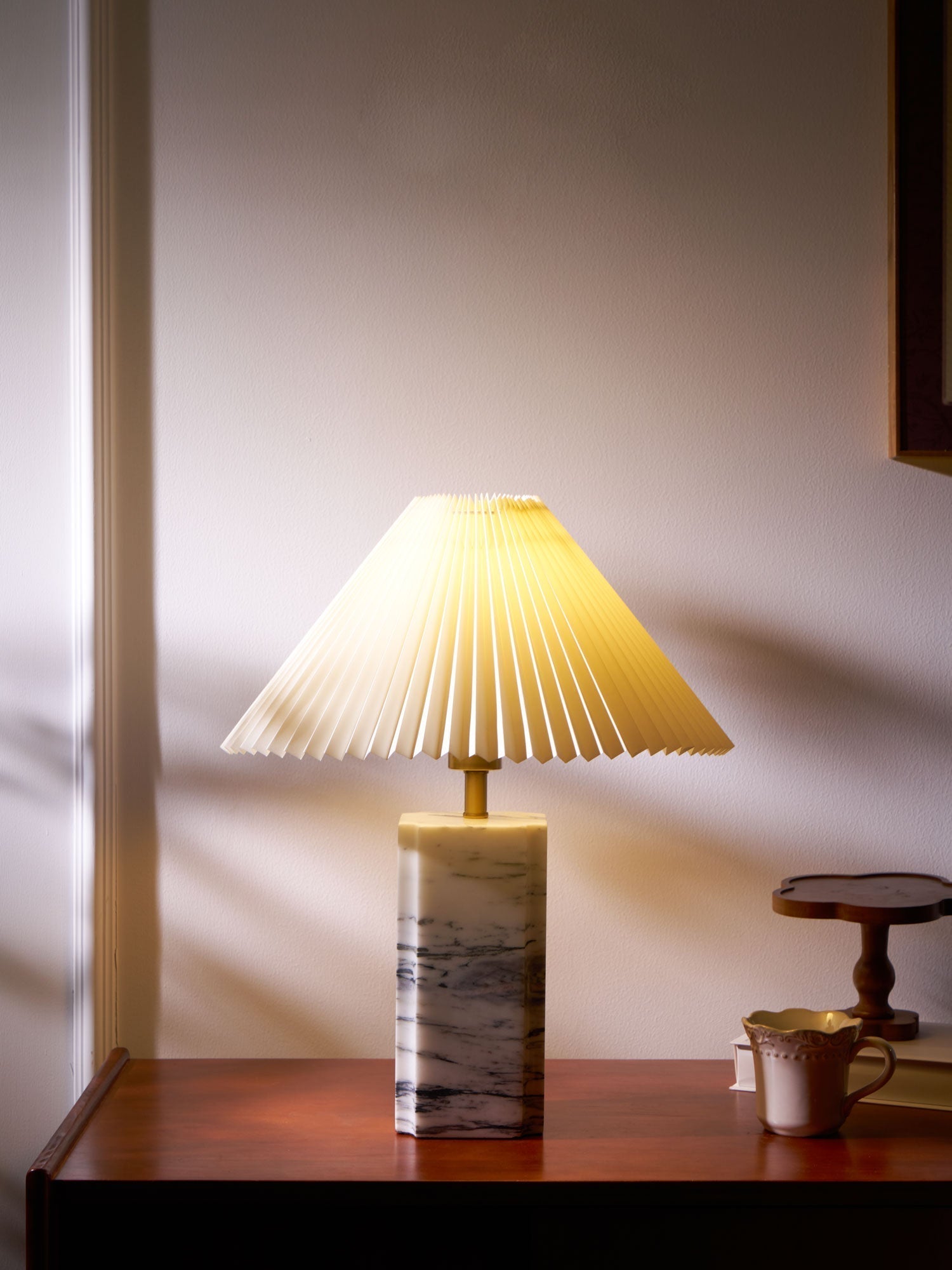 Selaleria Modern Table Lamp