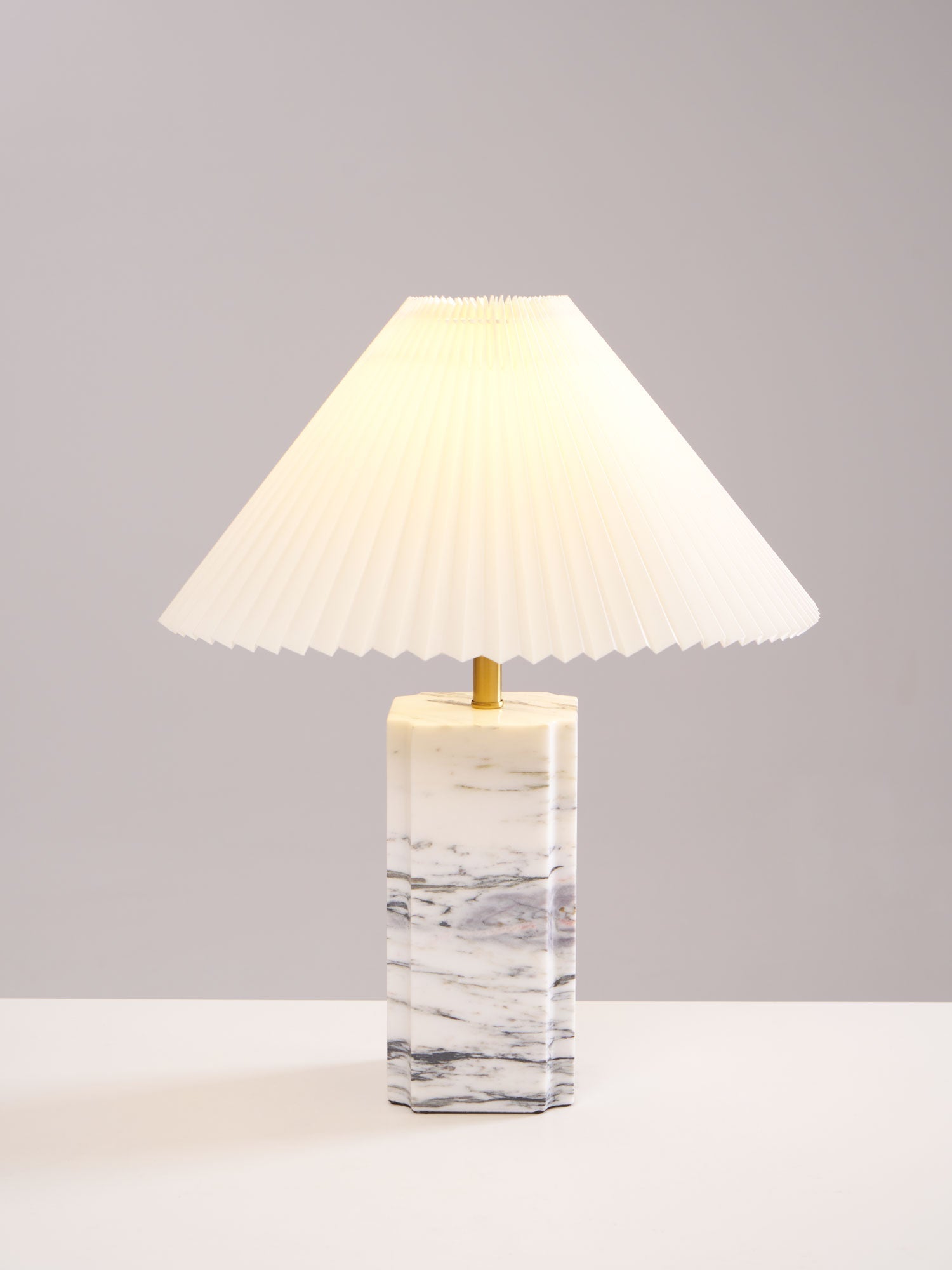Selaleria Modern Table Lamp