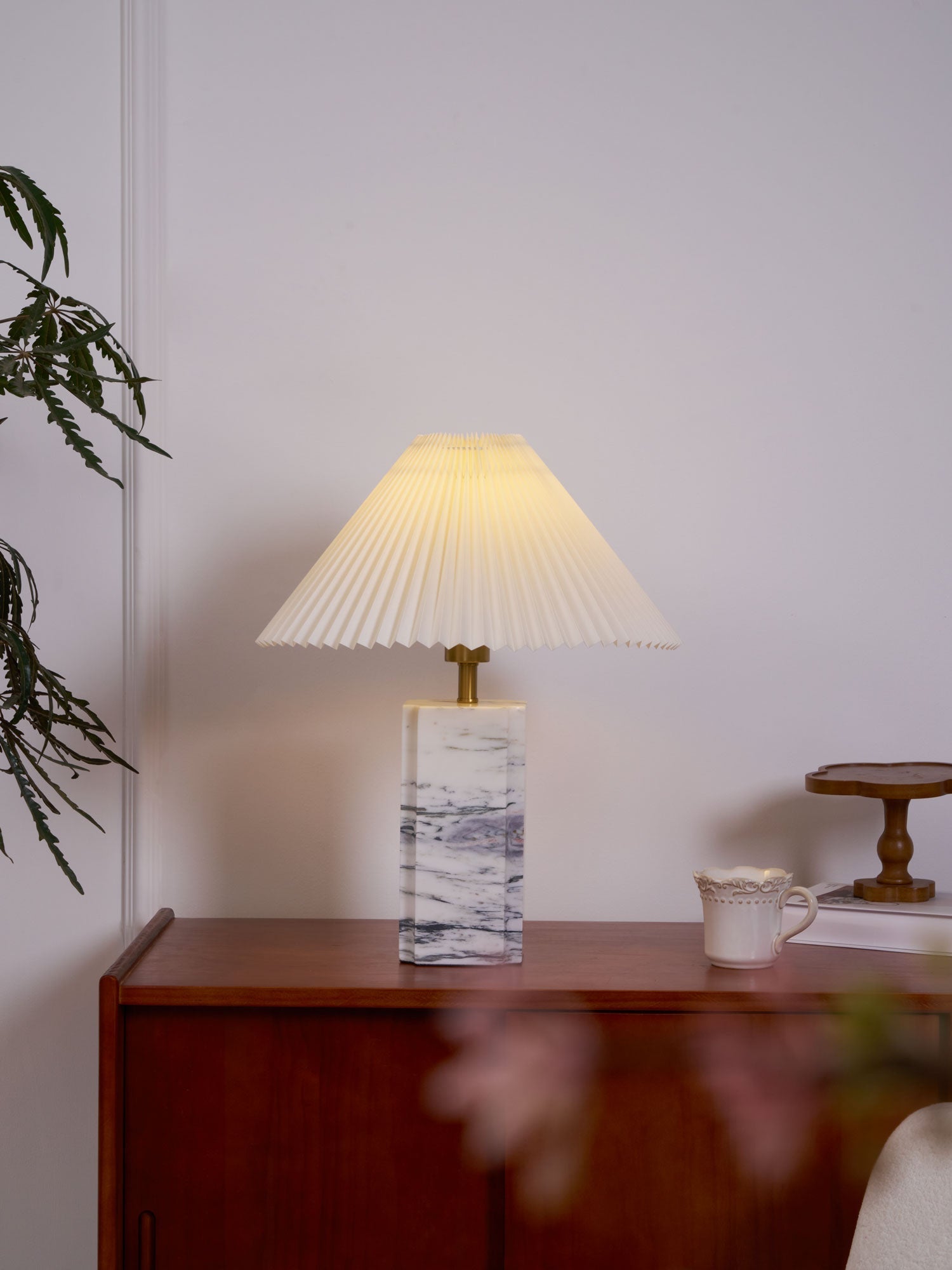 Selaleria Modern Table Lamp