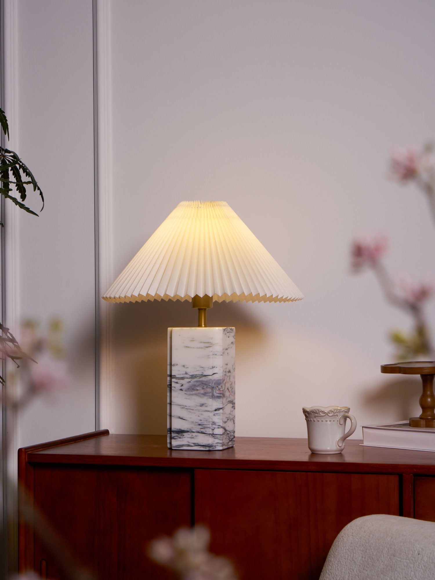 Selaleria Modern Table Lamp