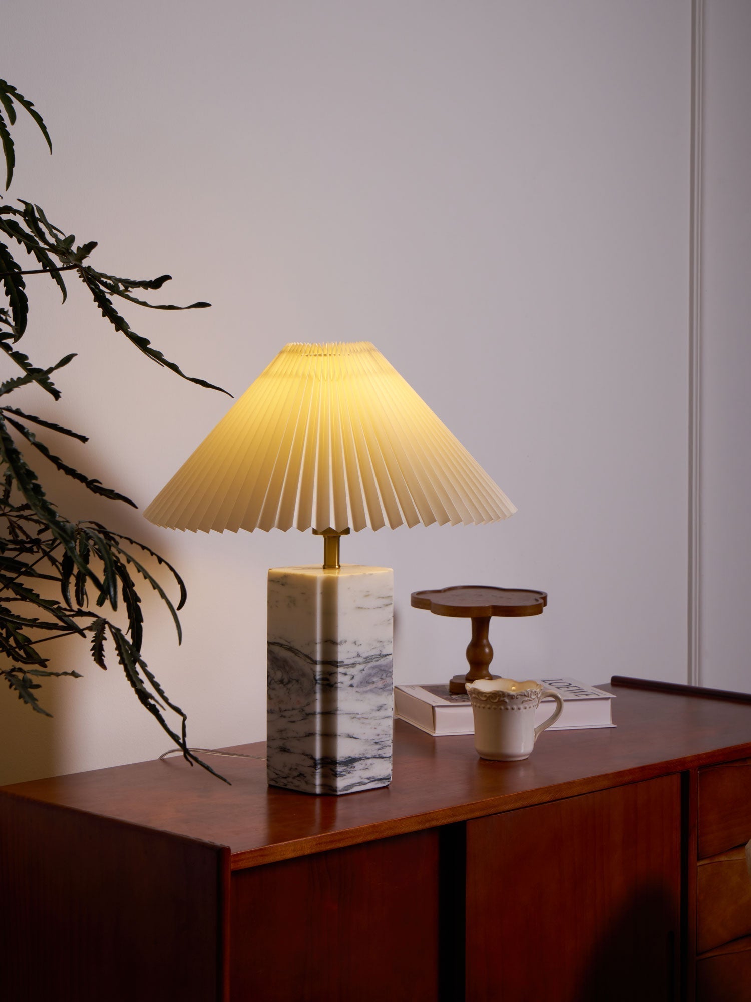 Selaleria Modern Table Lamp