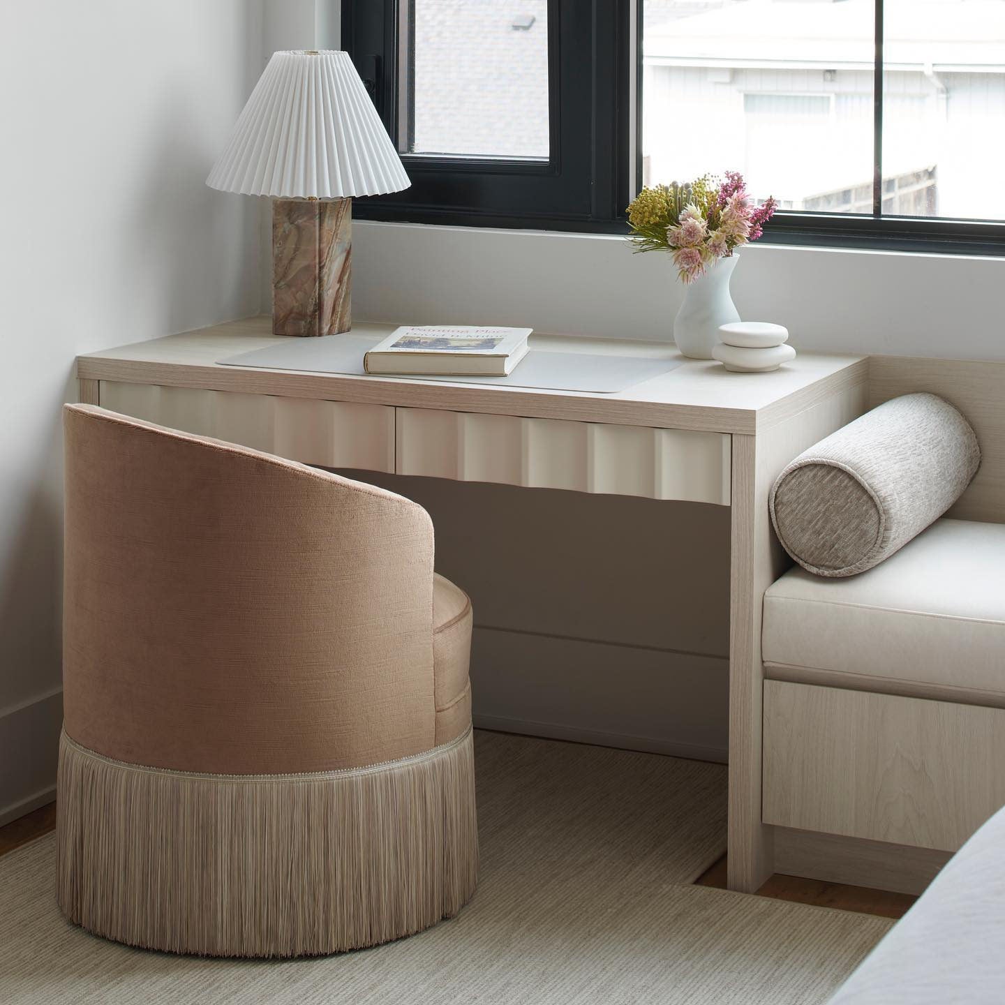 Teriinelia Table Lamp