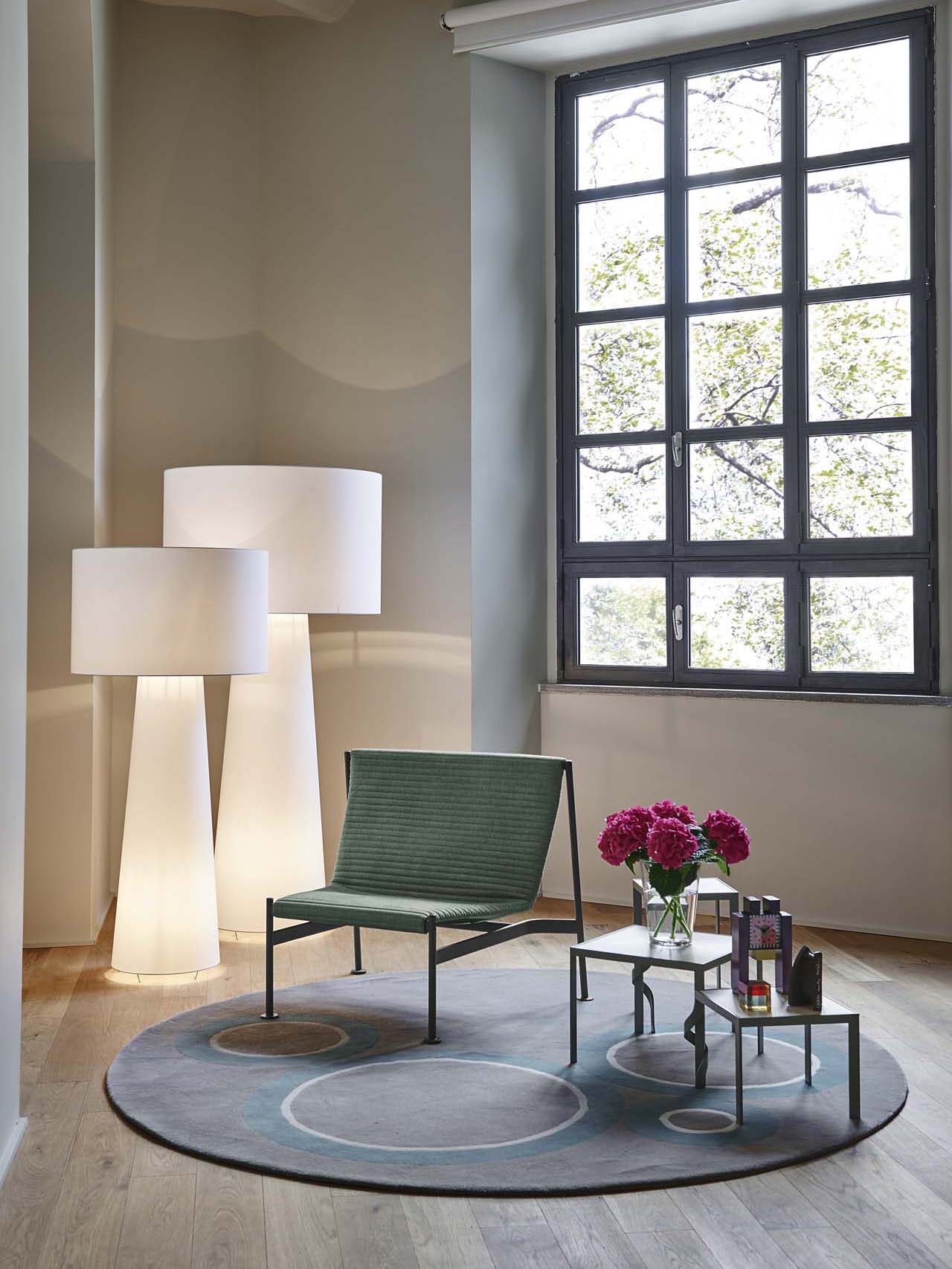 Viraalella Floor Light