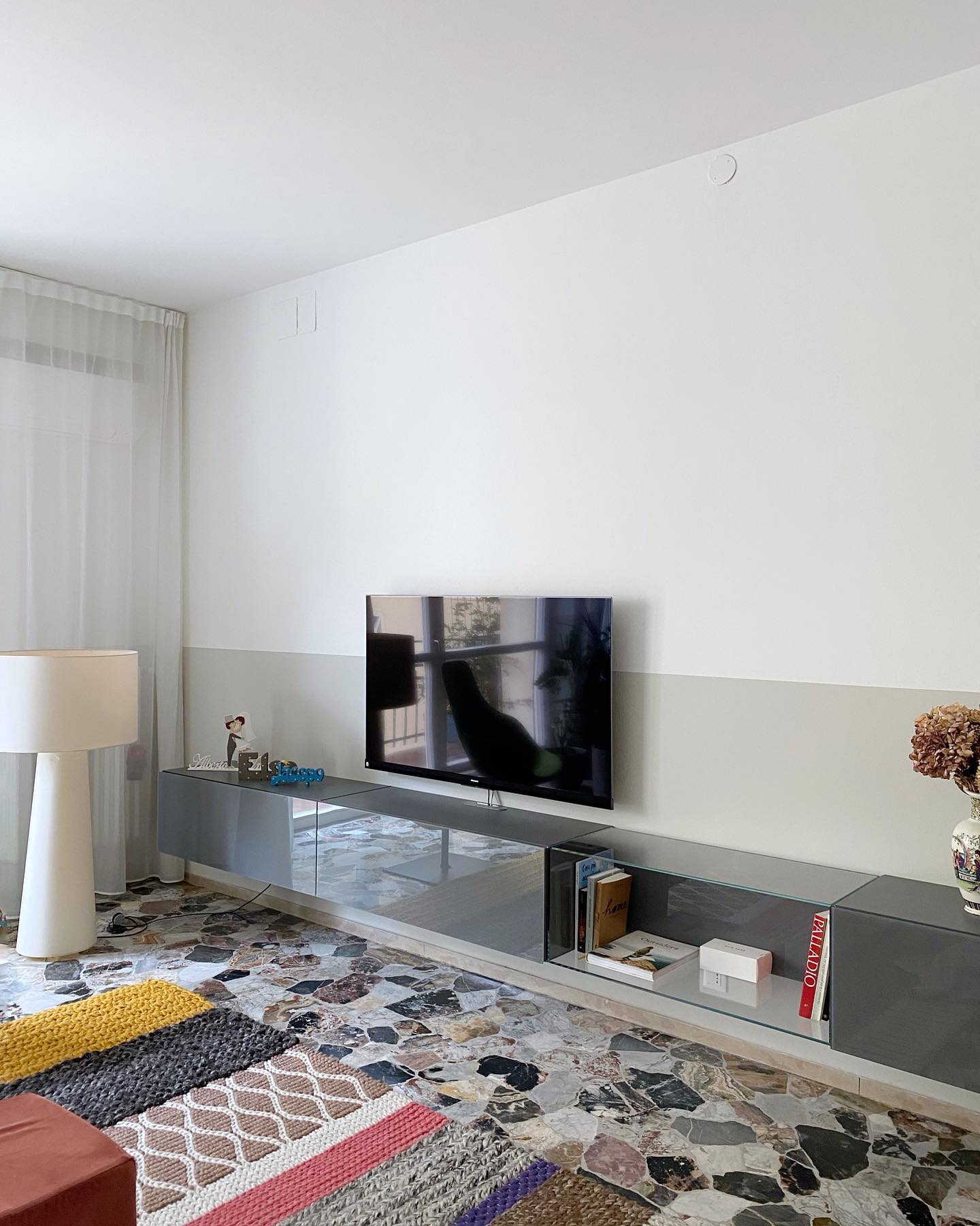 Viraalella Floor Light
