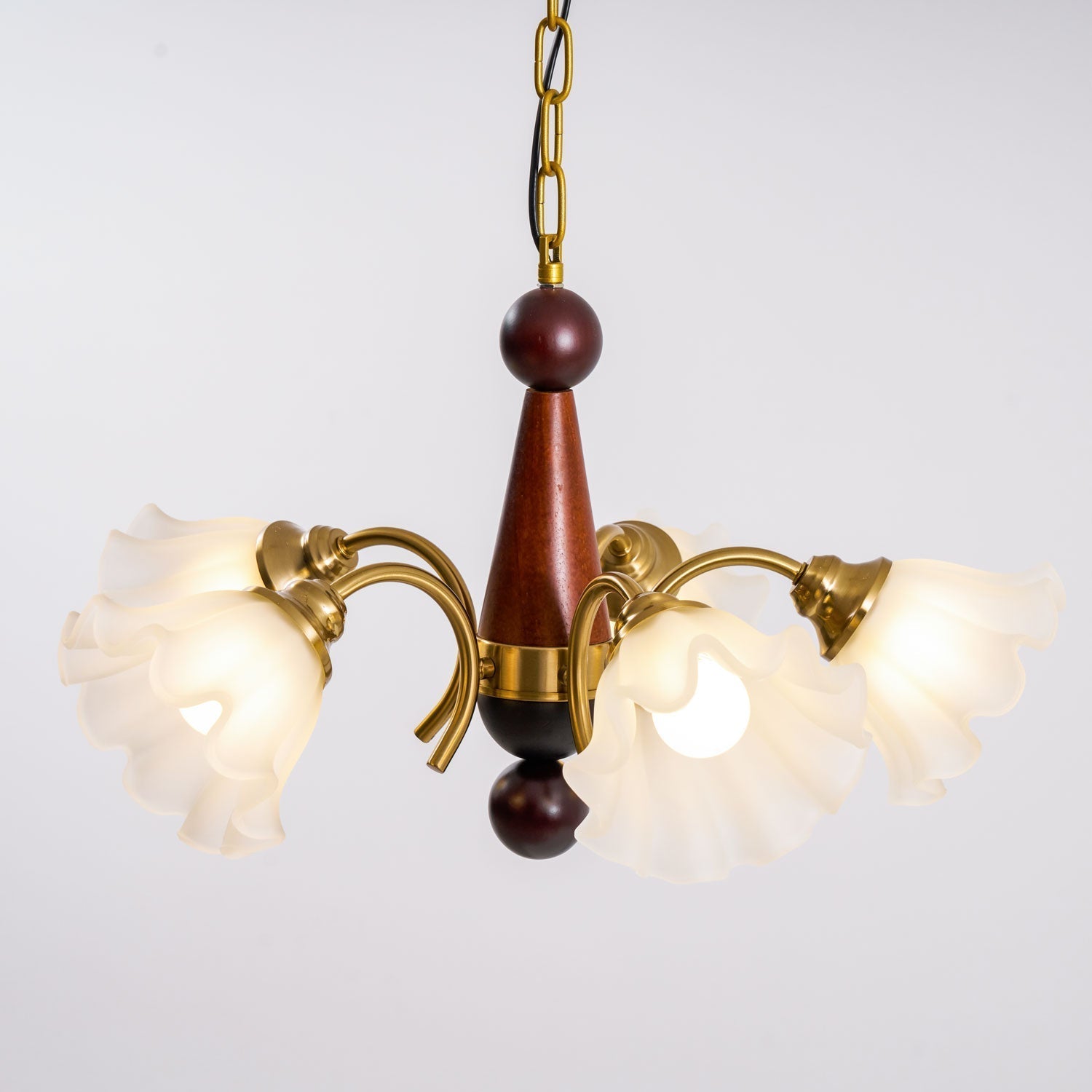 Ilvinan Traditional Elegance Wood Glass Chandelier