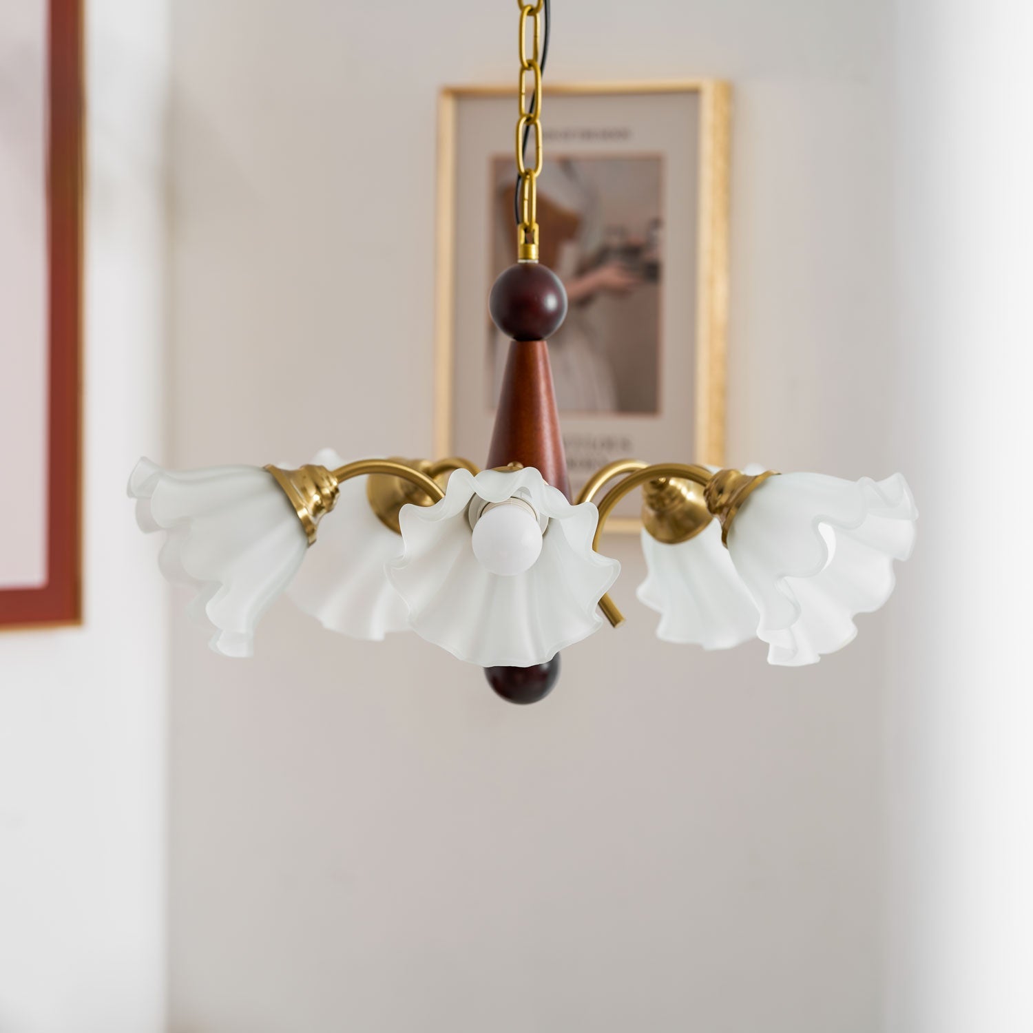 Ilvinan Traditional Elegance Wood Glass Chandelier