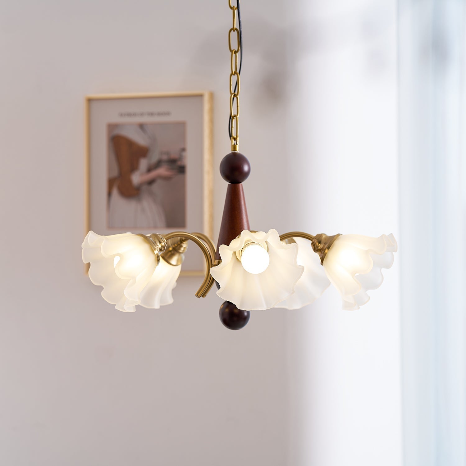 Ilvinan Traditional Elegance Wood Glass Chandelier