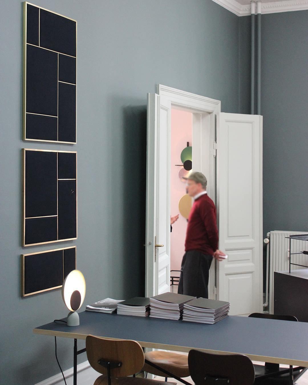 Prynd Modern Table Lamp