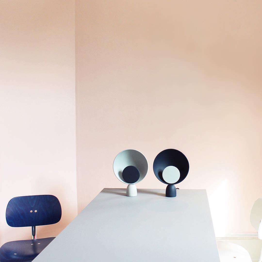 Prynd Modern Table Lamp