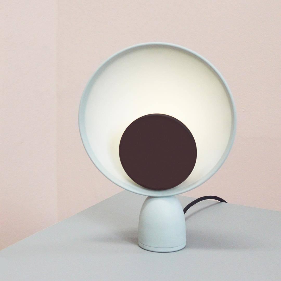 Prynd Modern Table Lamp