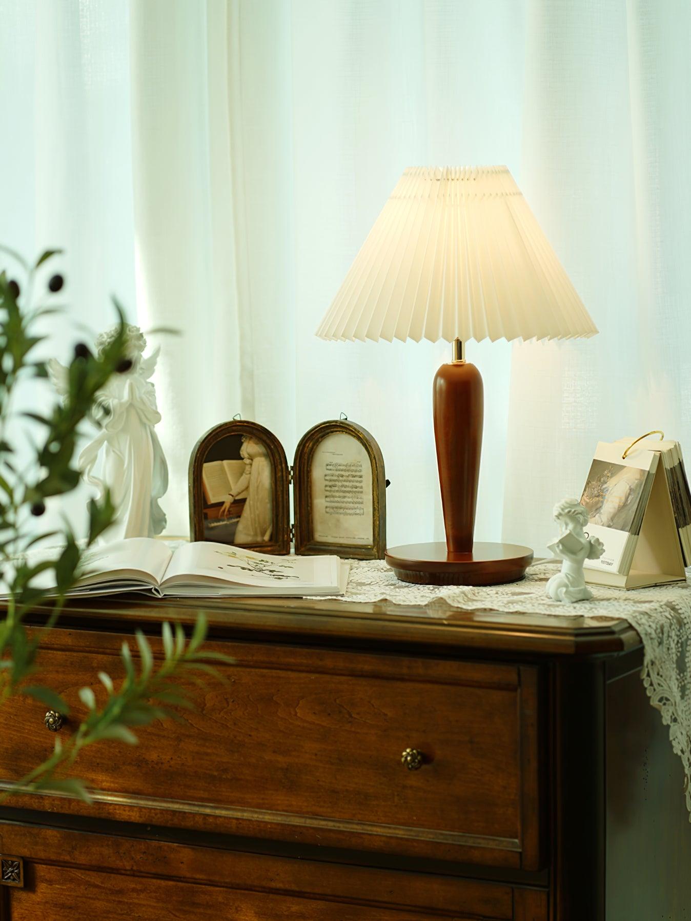 Linorelia Modern Fabric Table Lamp
