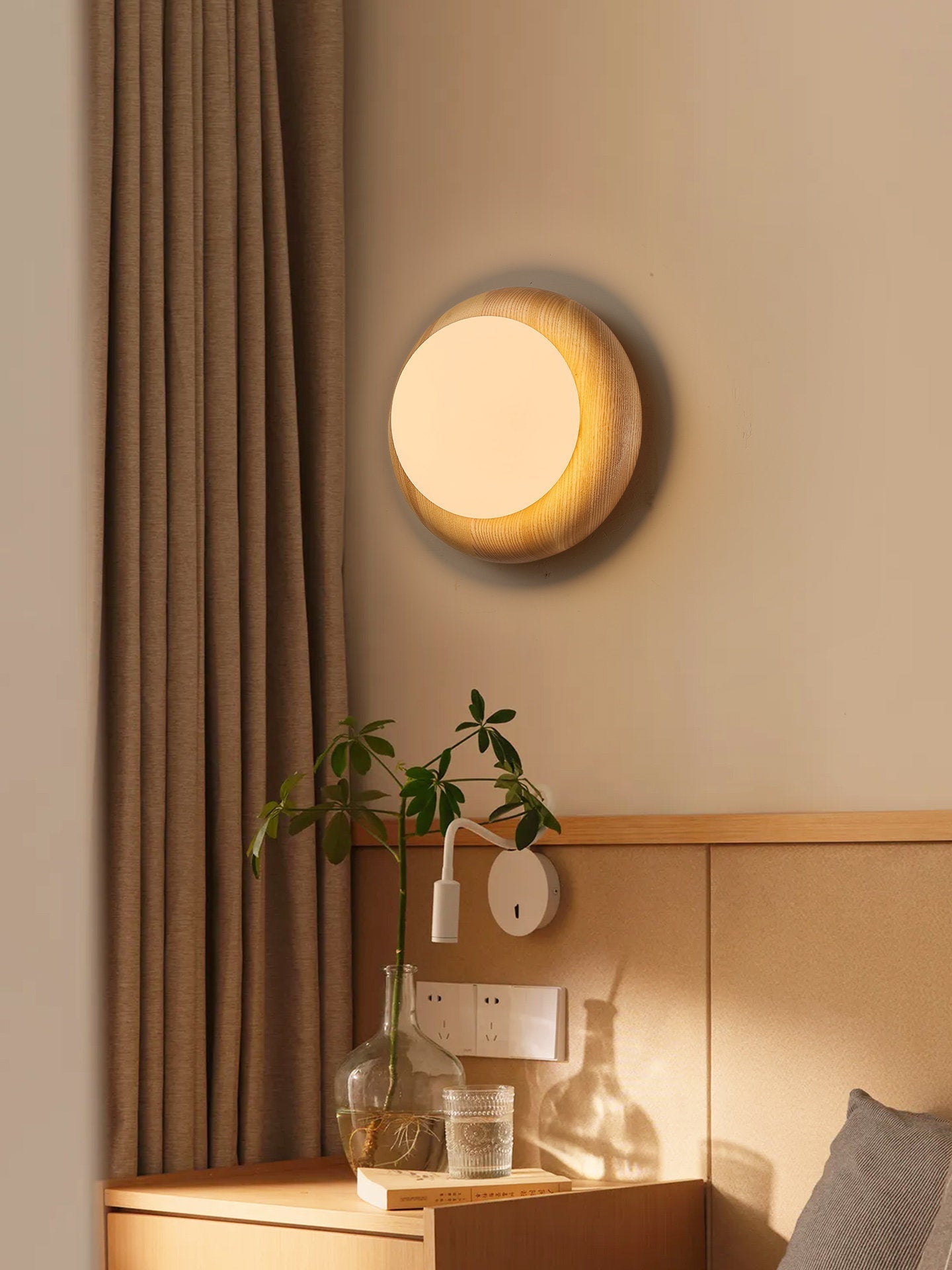 Rinaelia Wood Wall Sconce