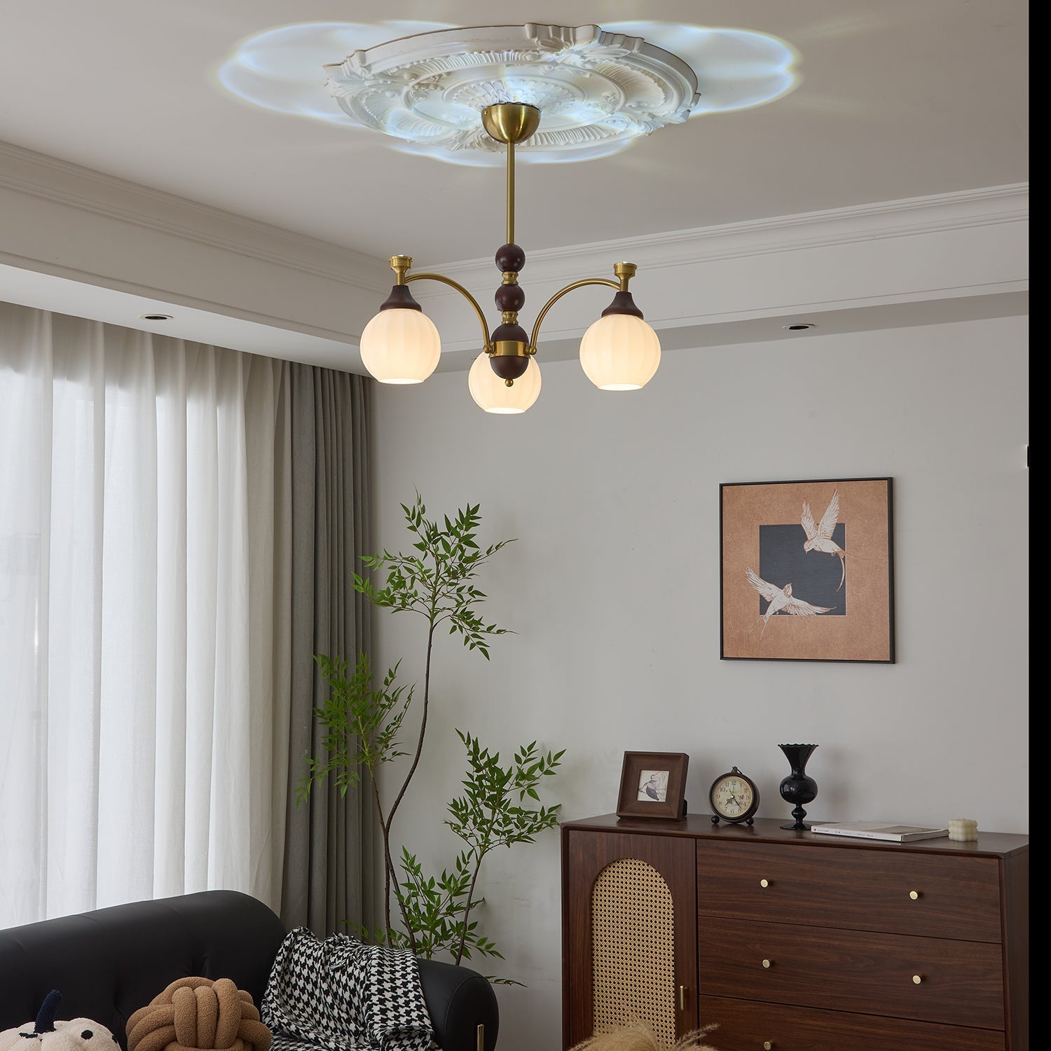 Illoros Traditional Elegance Wood Chandelier