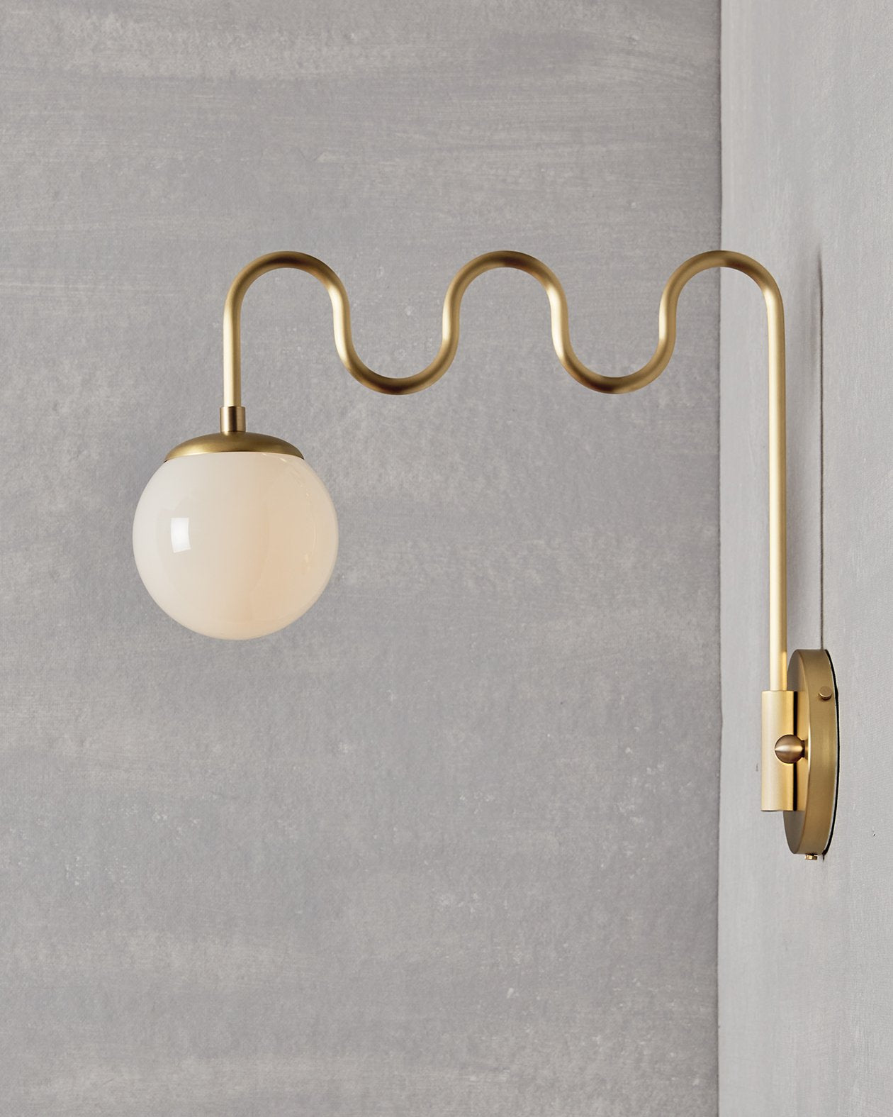 Averyn  Wall Lamp
