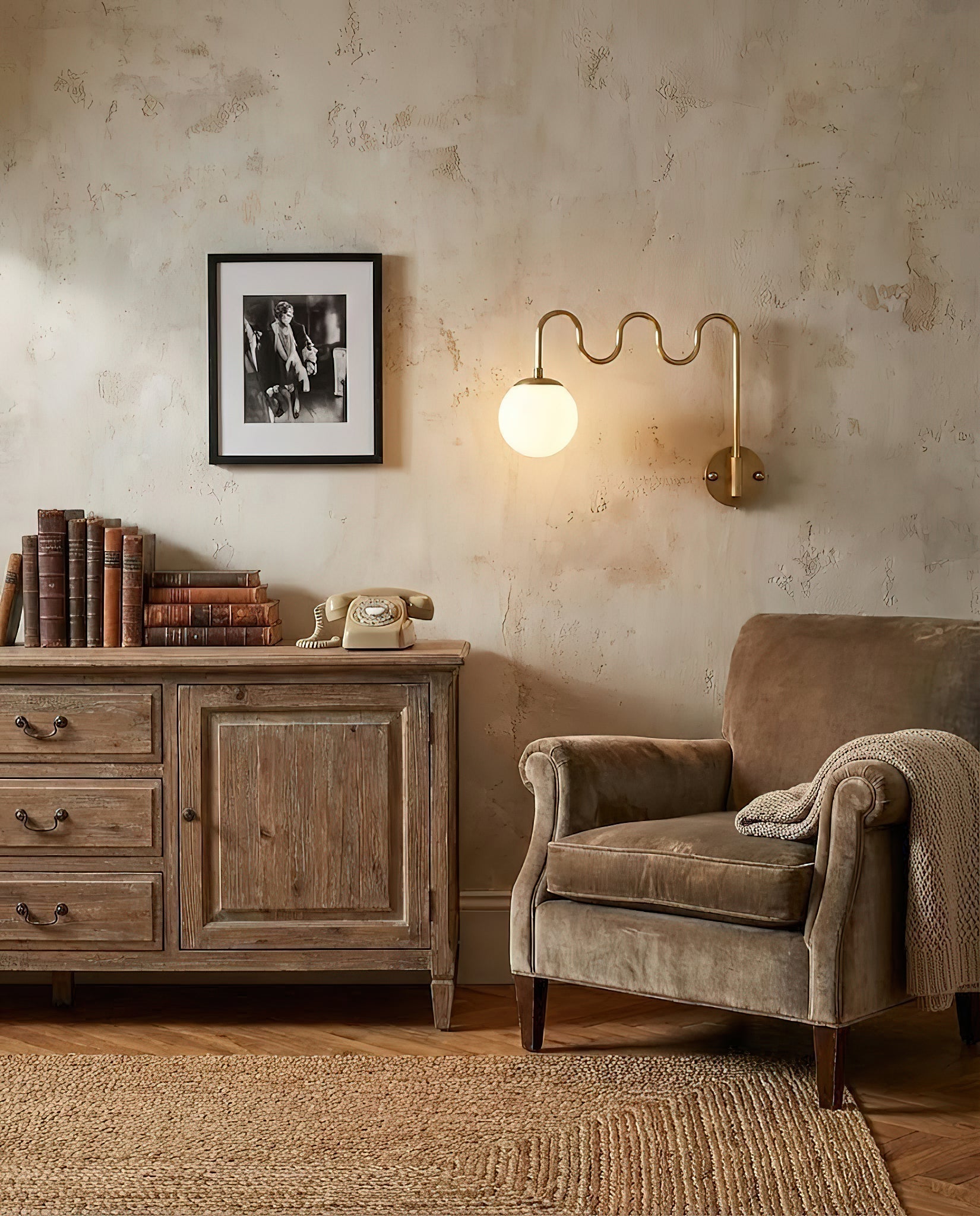 Averyn  Wall Lamp