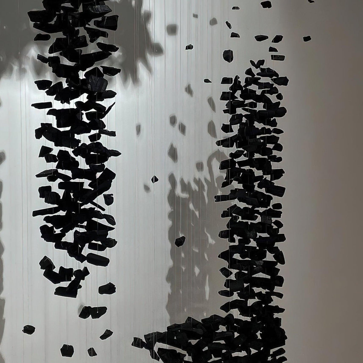 Orinridge Black Stones Chandelier
