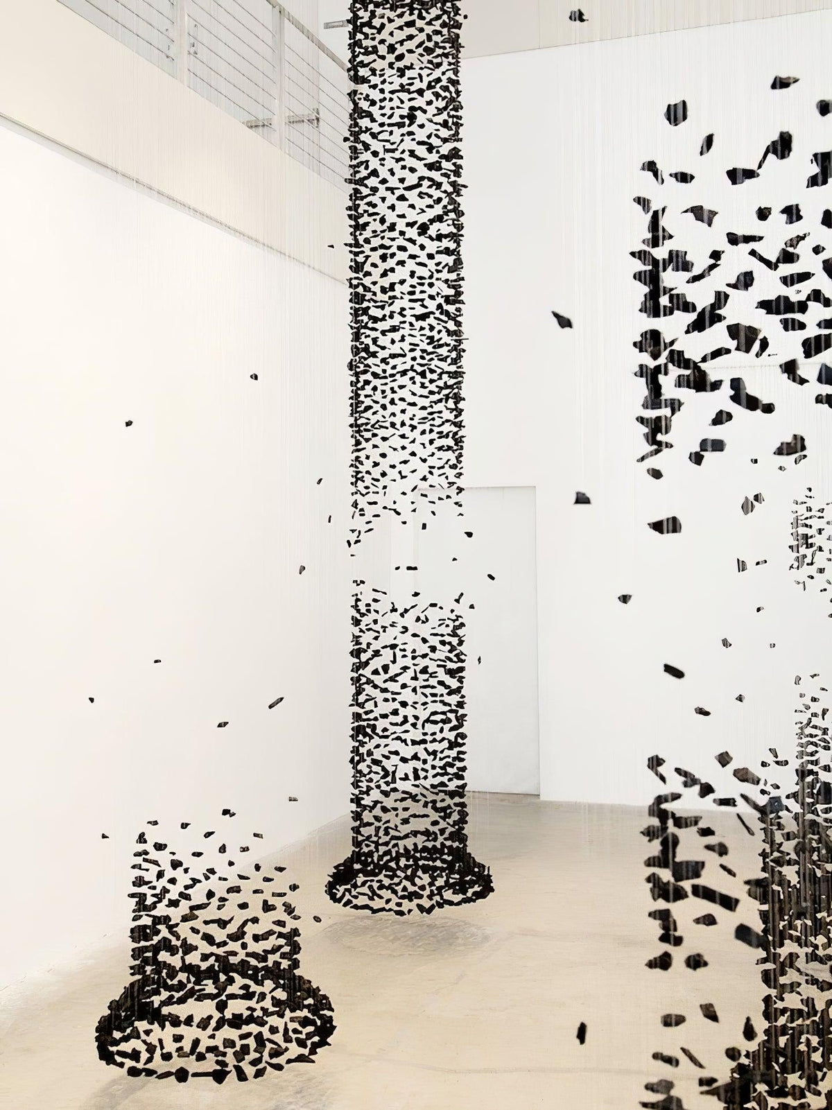 Orinridge Black Stones Chandelier