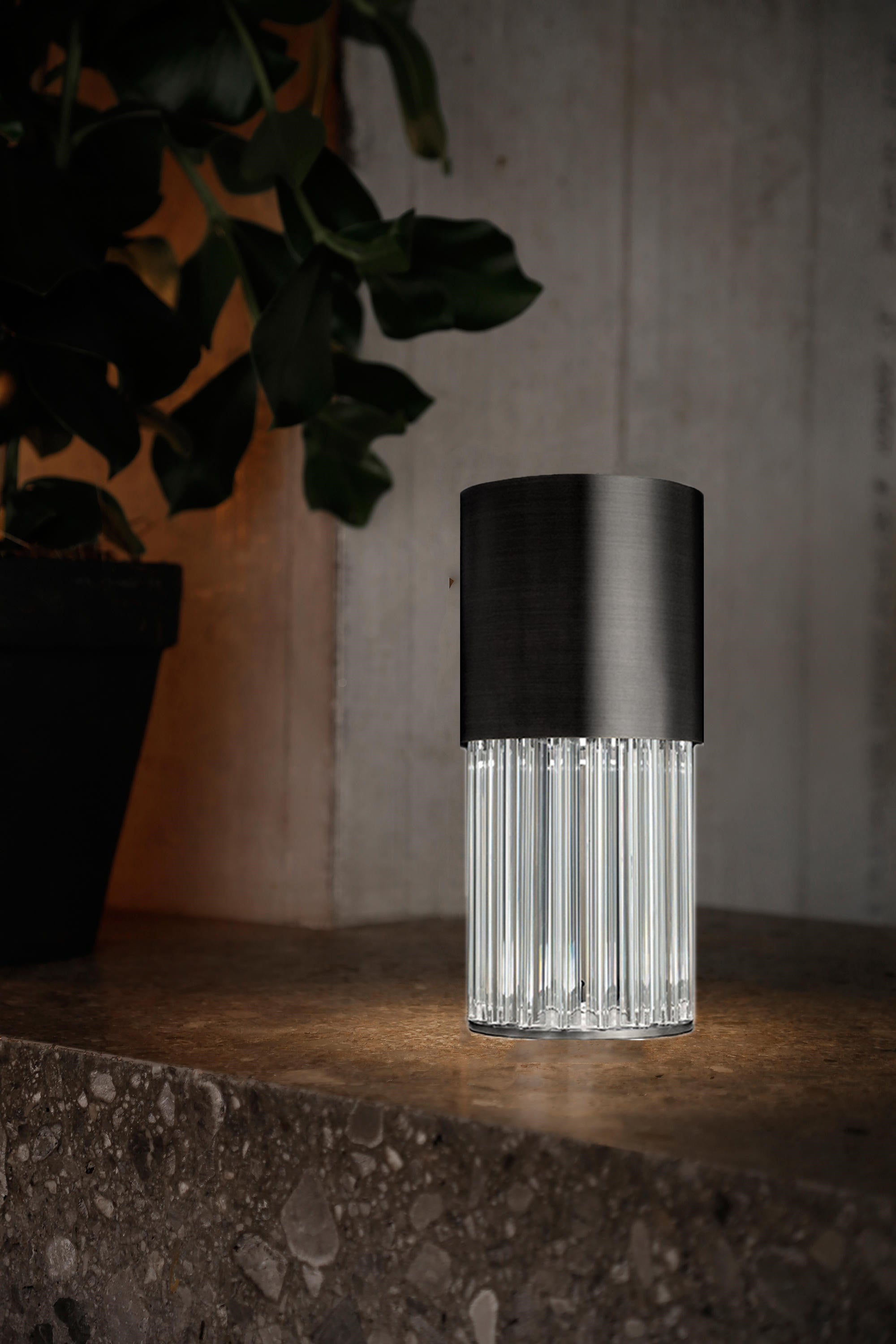 Avenanaya Table Lamp