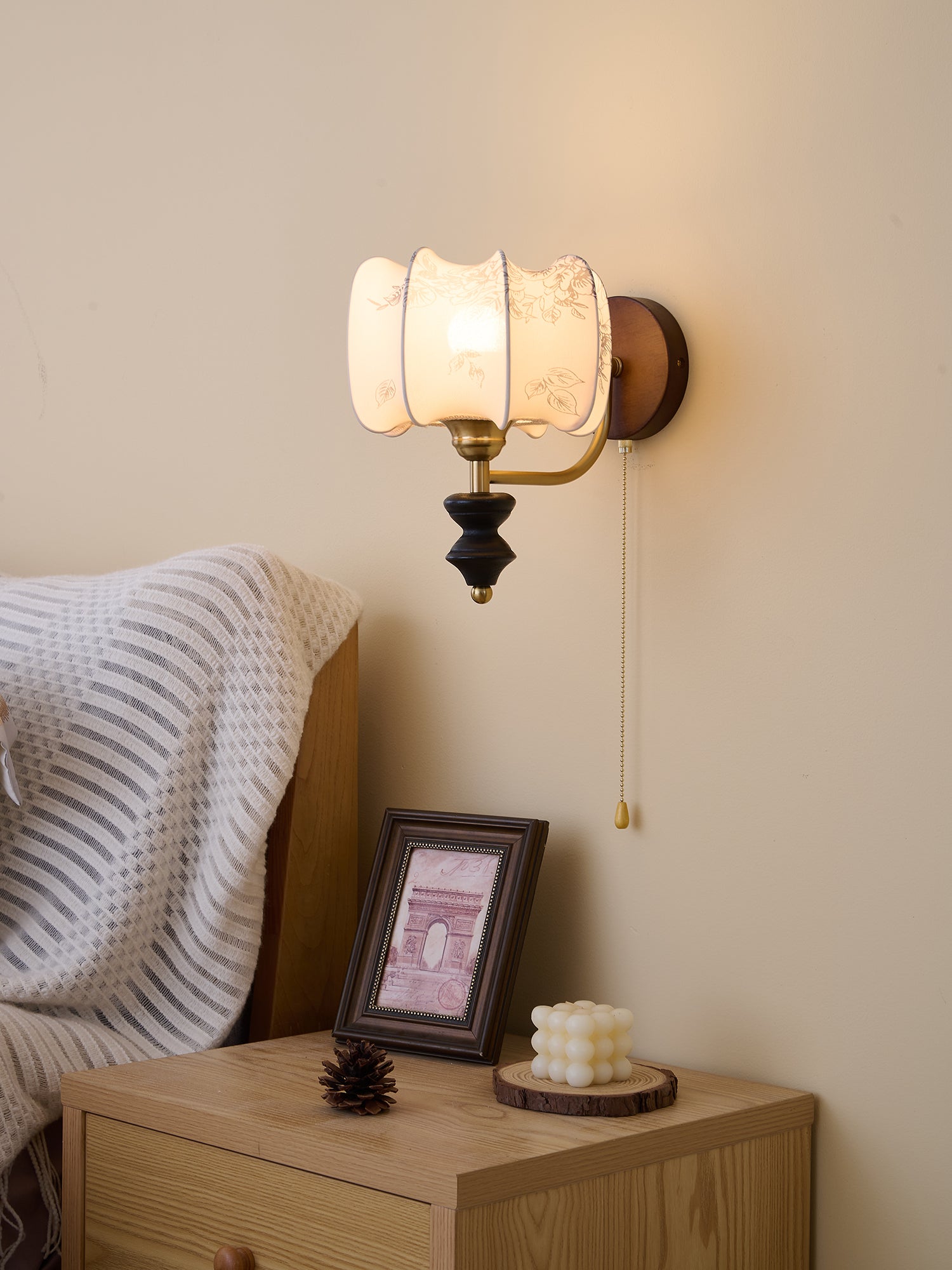 Eshae Premium Nordic Art Fabric Wood Wall Lamp