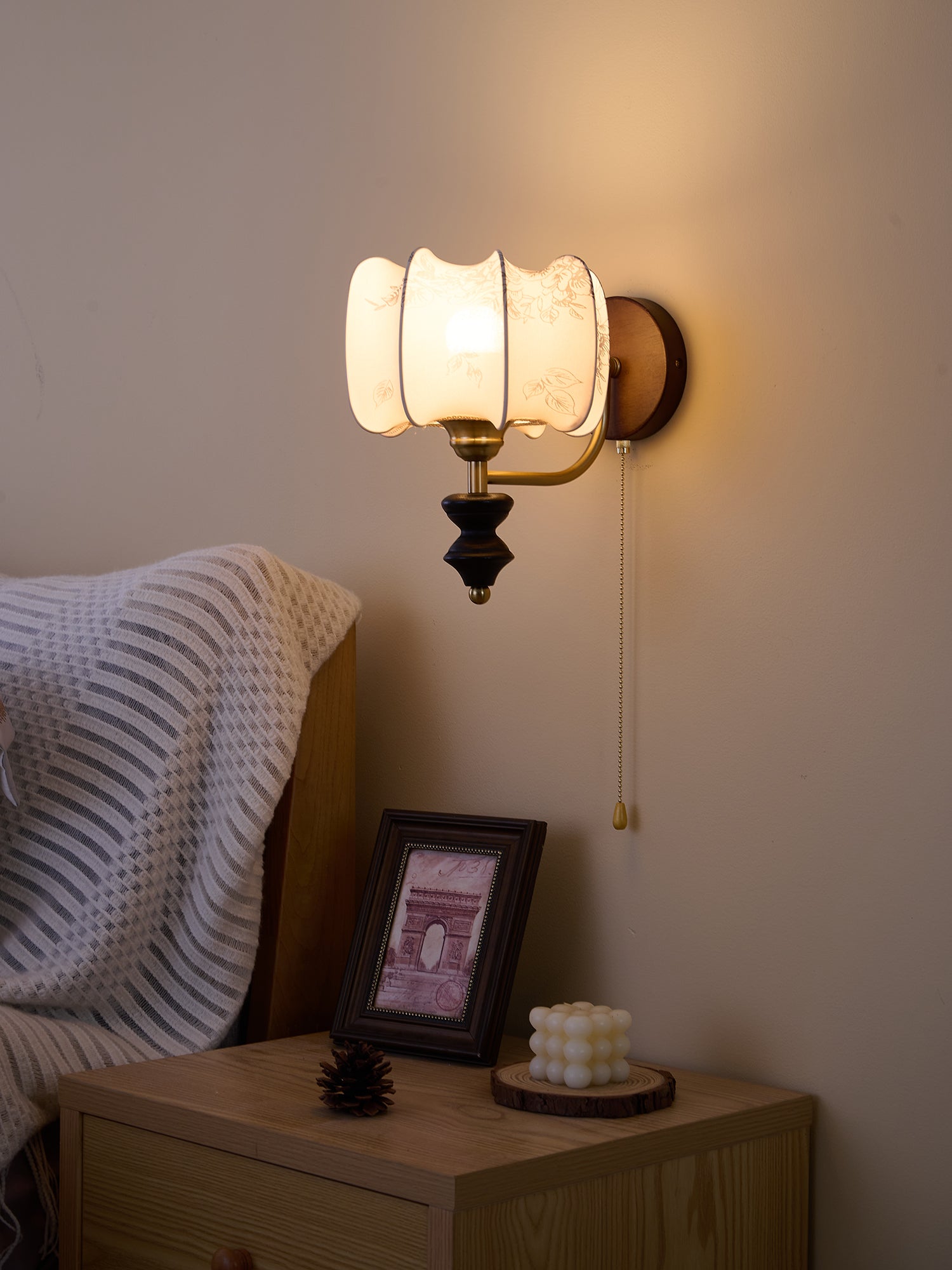 Eshae Premium Nordic Art Fabric Wood Wall Lamp