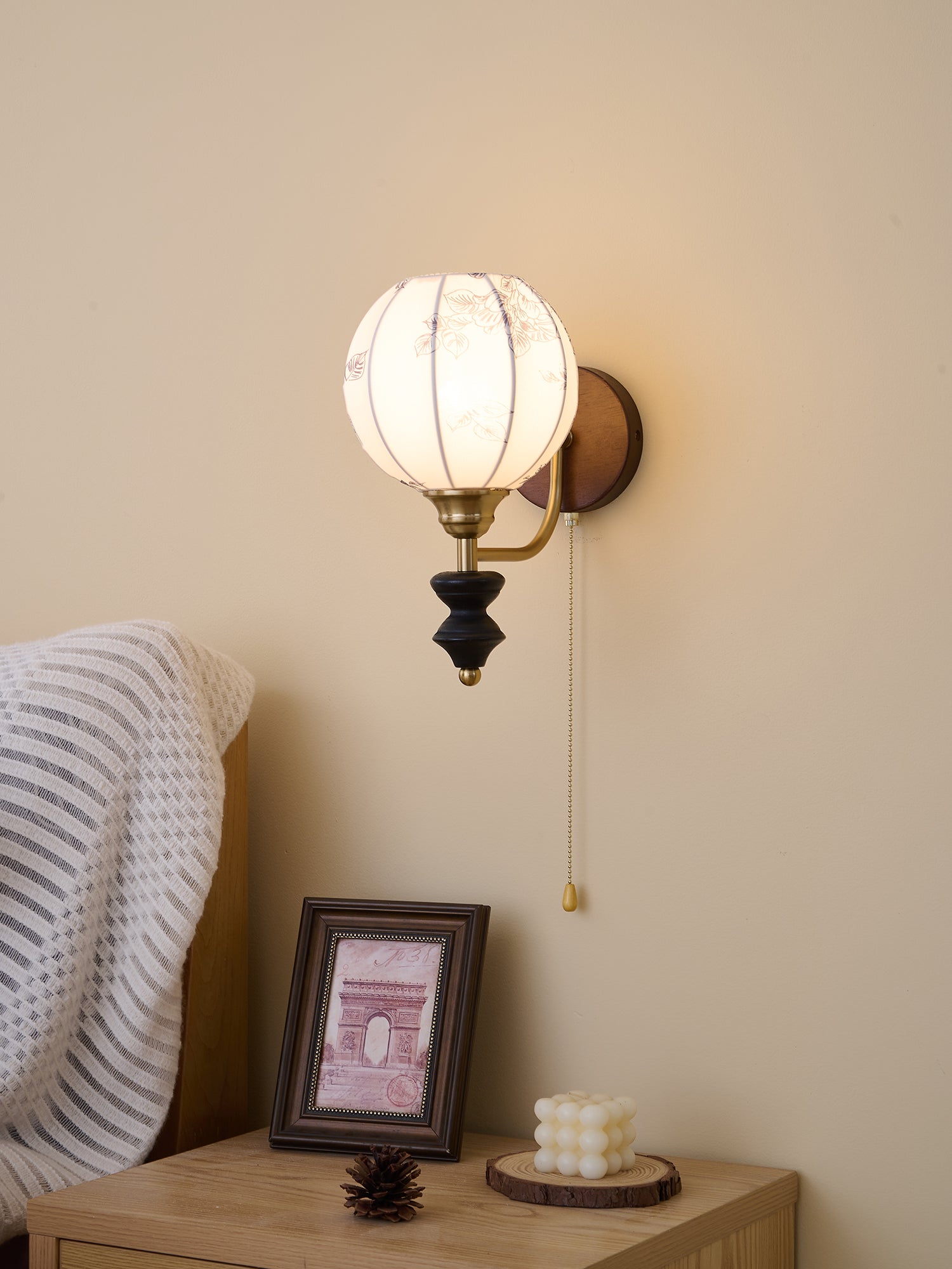 Eshae Premium Nordic Art Fabric Wood Wall Lamp