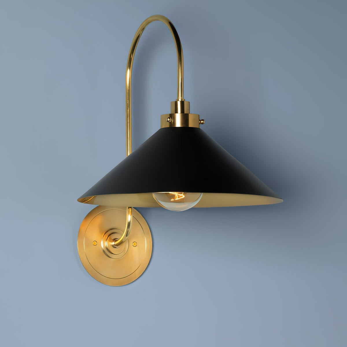 Soliaria Brass Wall Lamp