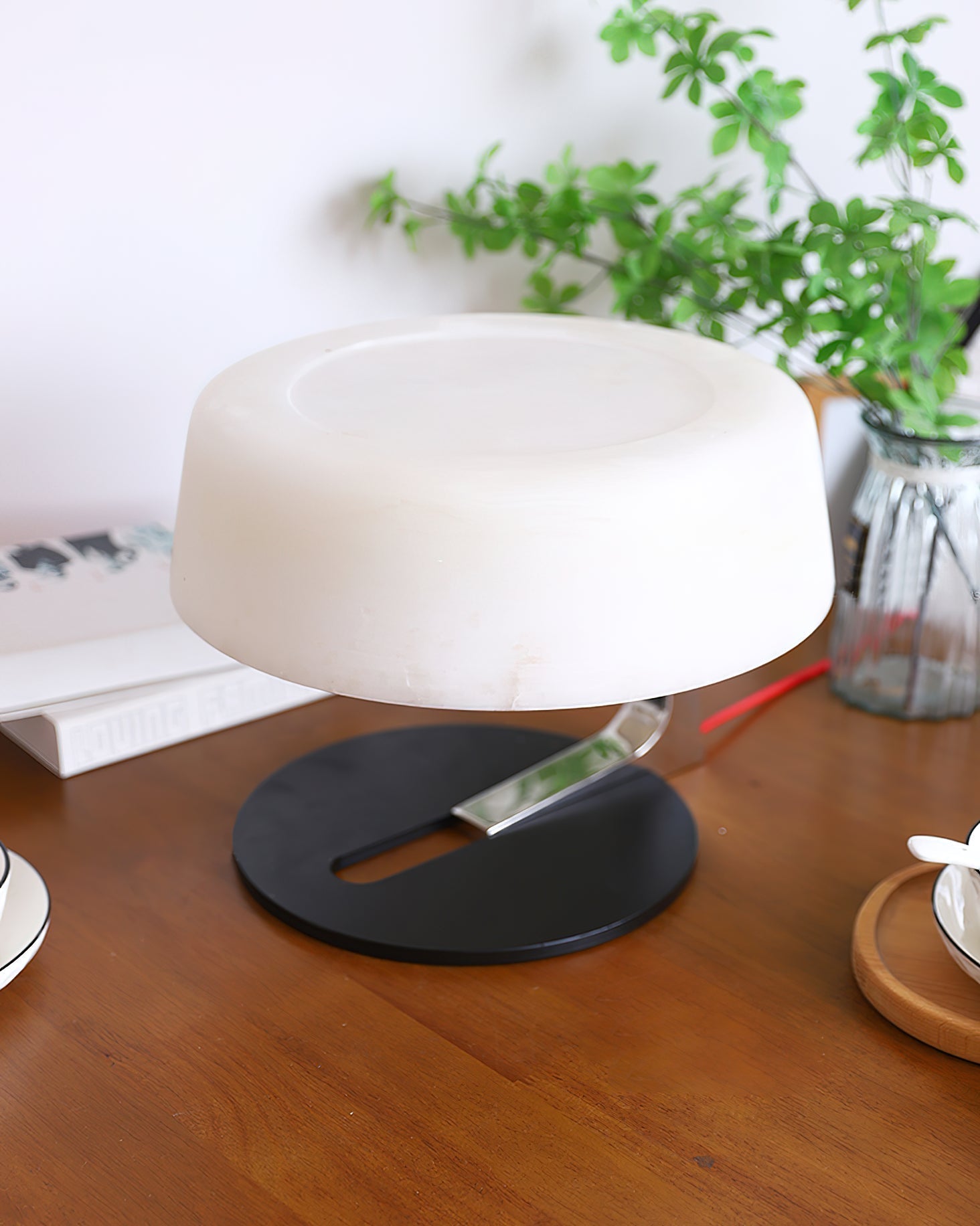 Nysolora Dome Alabaster Table Lamp