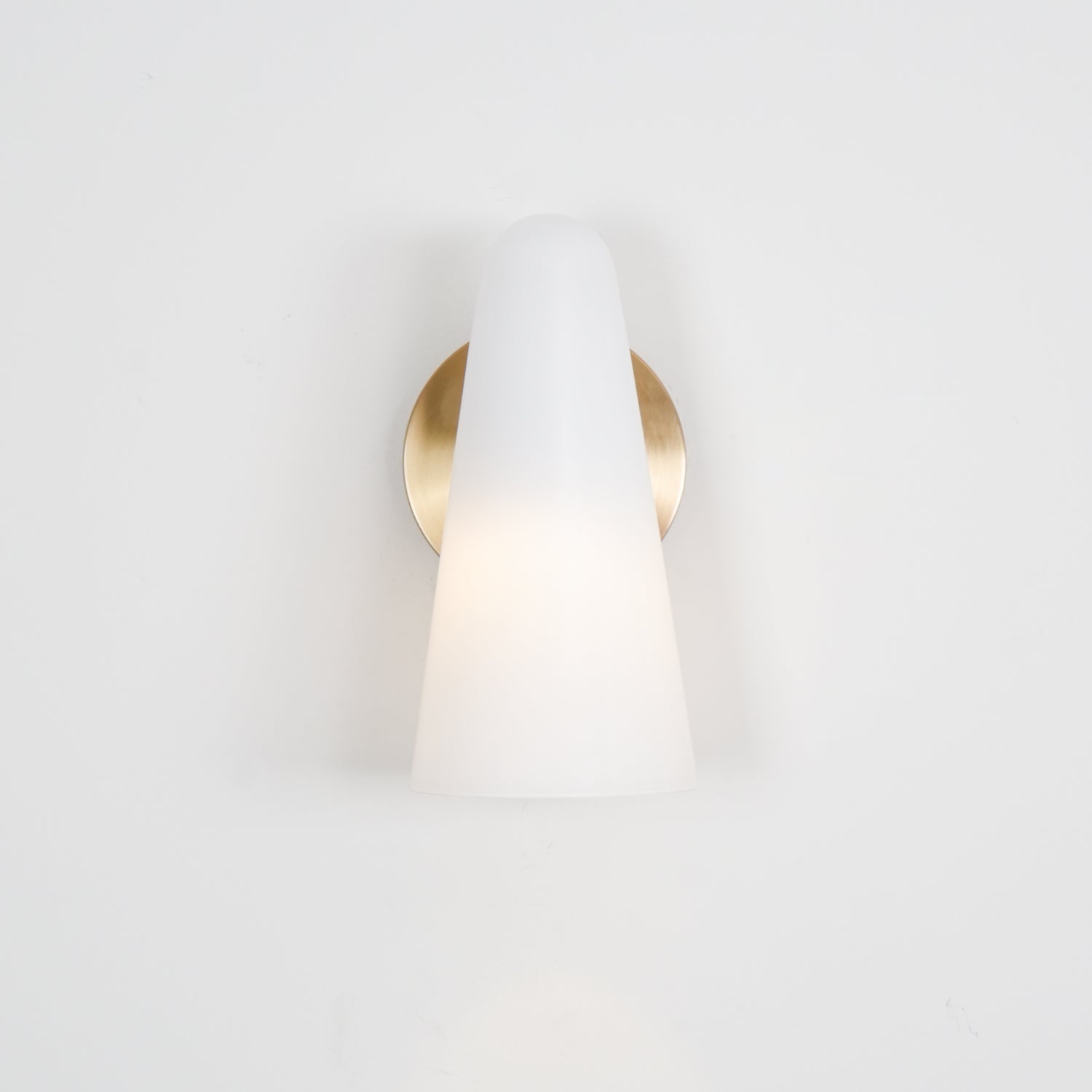 Lioririella Conical Glass Wall Lamp