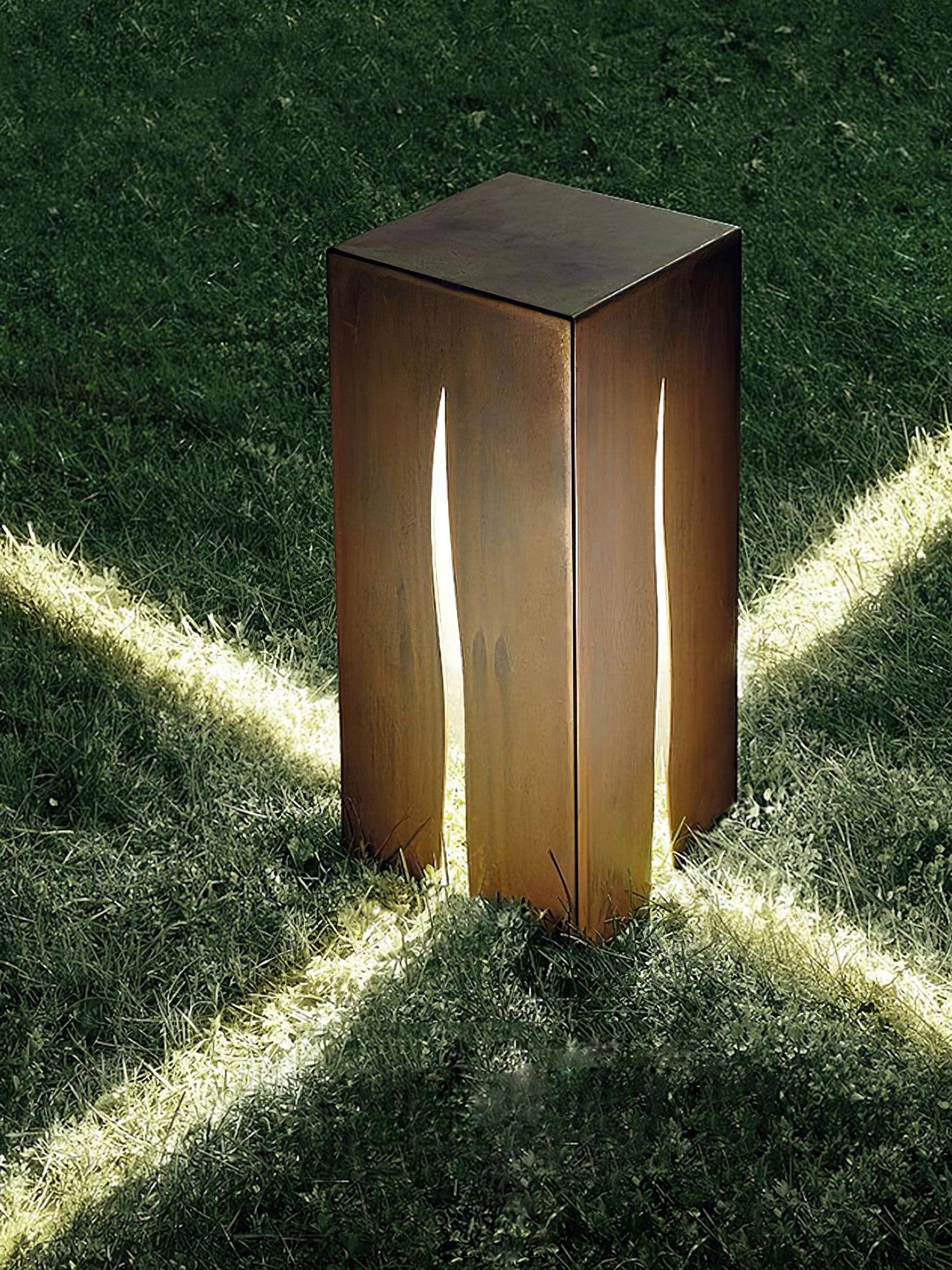 Ugo Outdoor Light Crack Cube