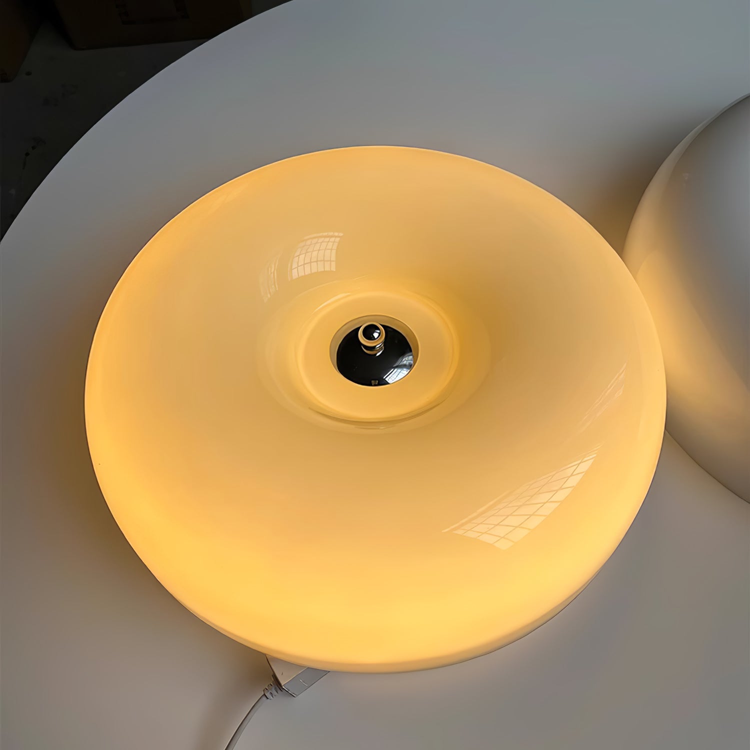 Velisiel Chandelier Cream Pudding with Blown Glass