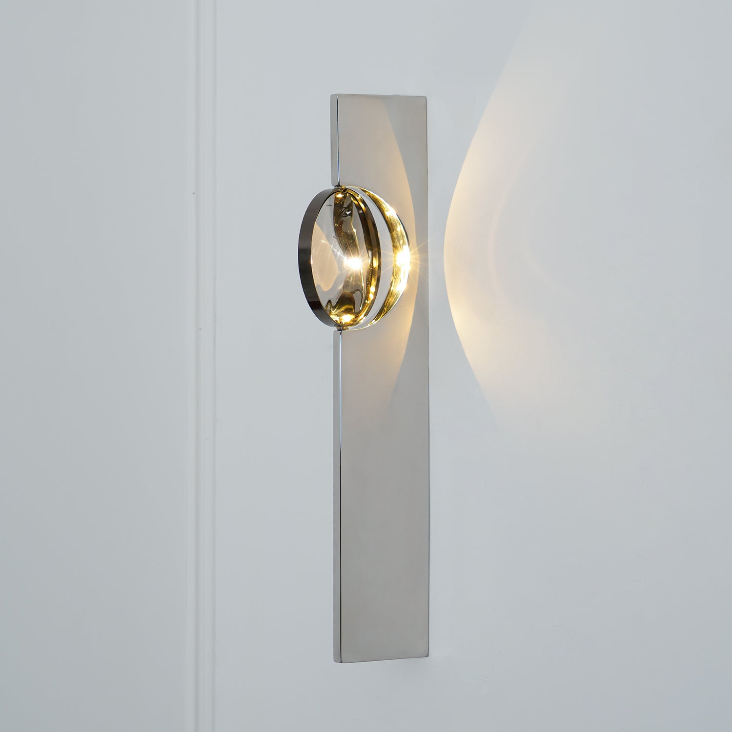 Delaview Kinetic Shadow Indoor Wall Light