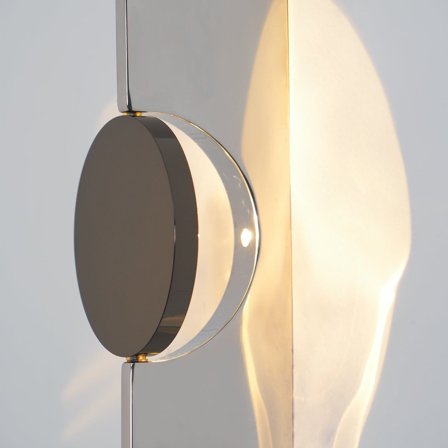 Delaview Kinetic Shadow Indoor Wall Light