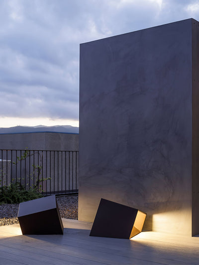 Pearl Modern Outdoor Light