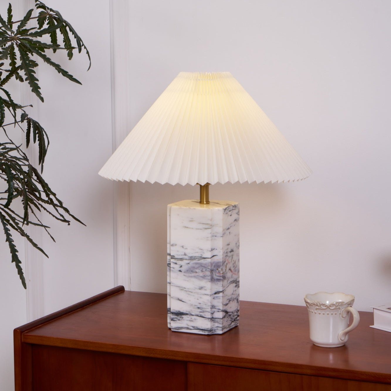 Selaleria Modern Table Lamp