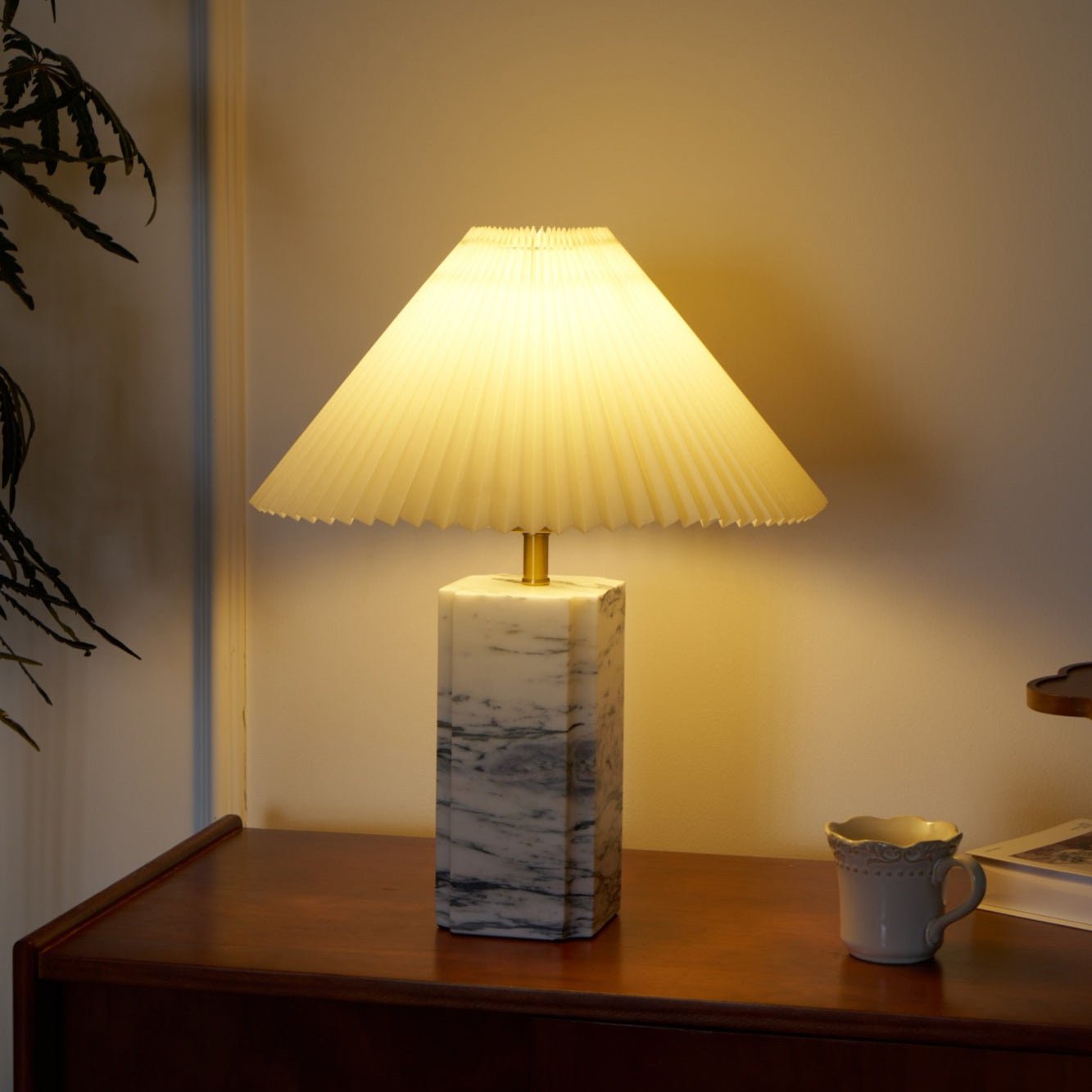 Selaleria Modern Table Lamp