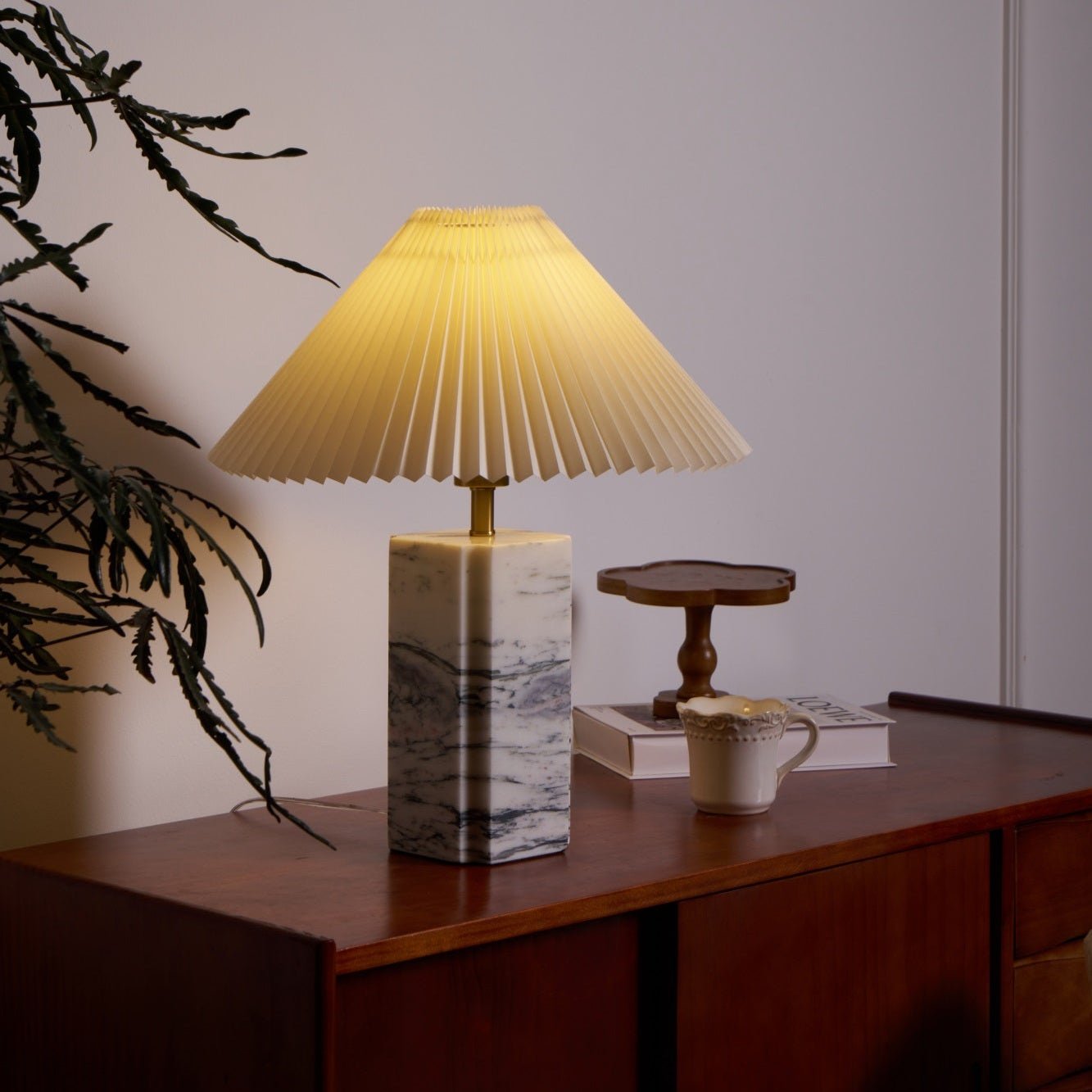 Selaleria Modern Table Lamp