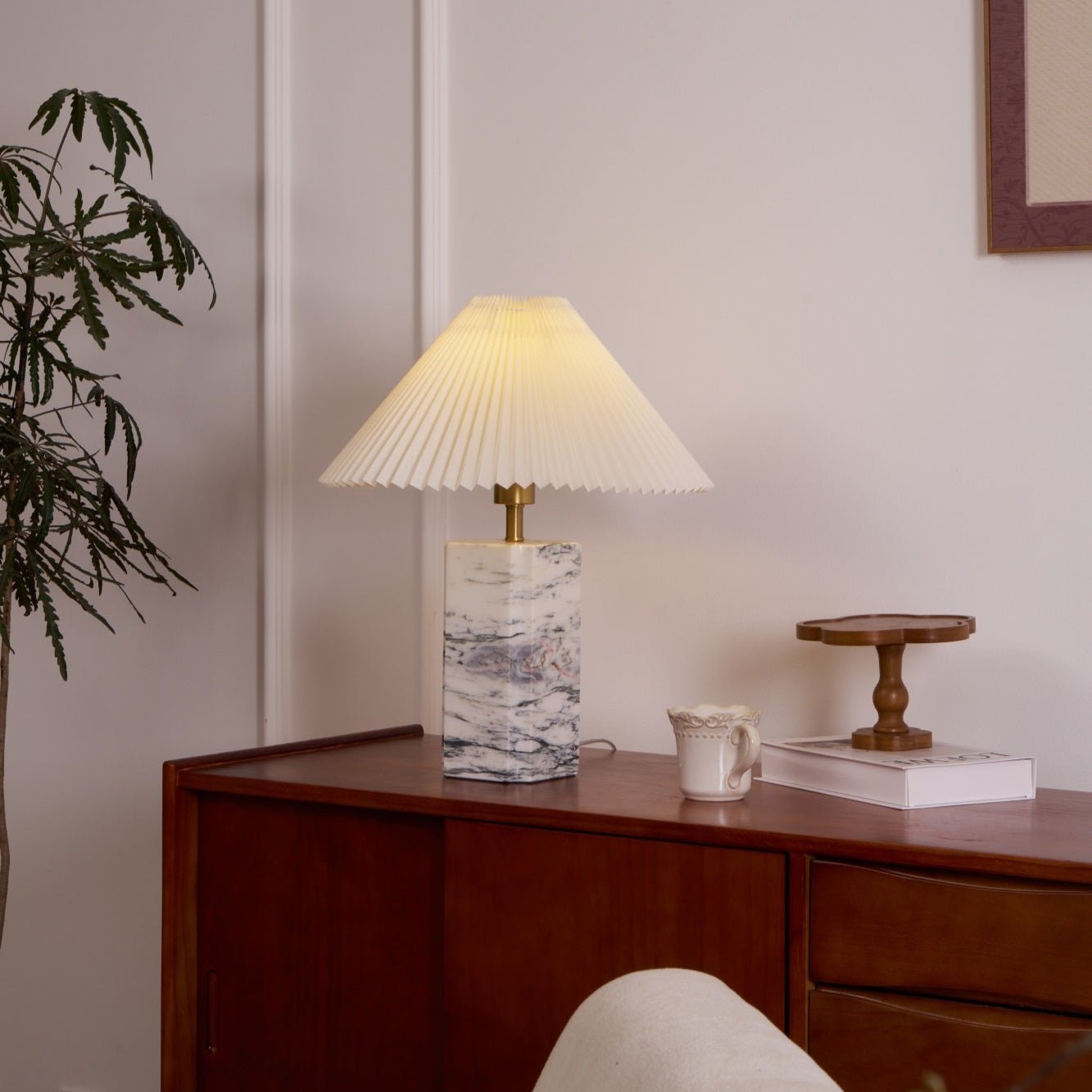 Selaleria Modern Table Lamp