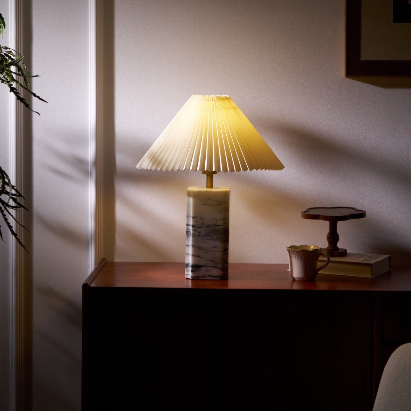 Selaleria Modern Table Lamp